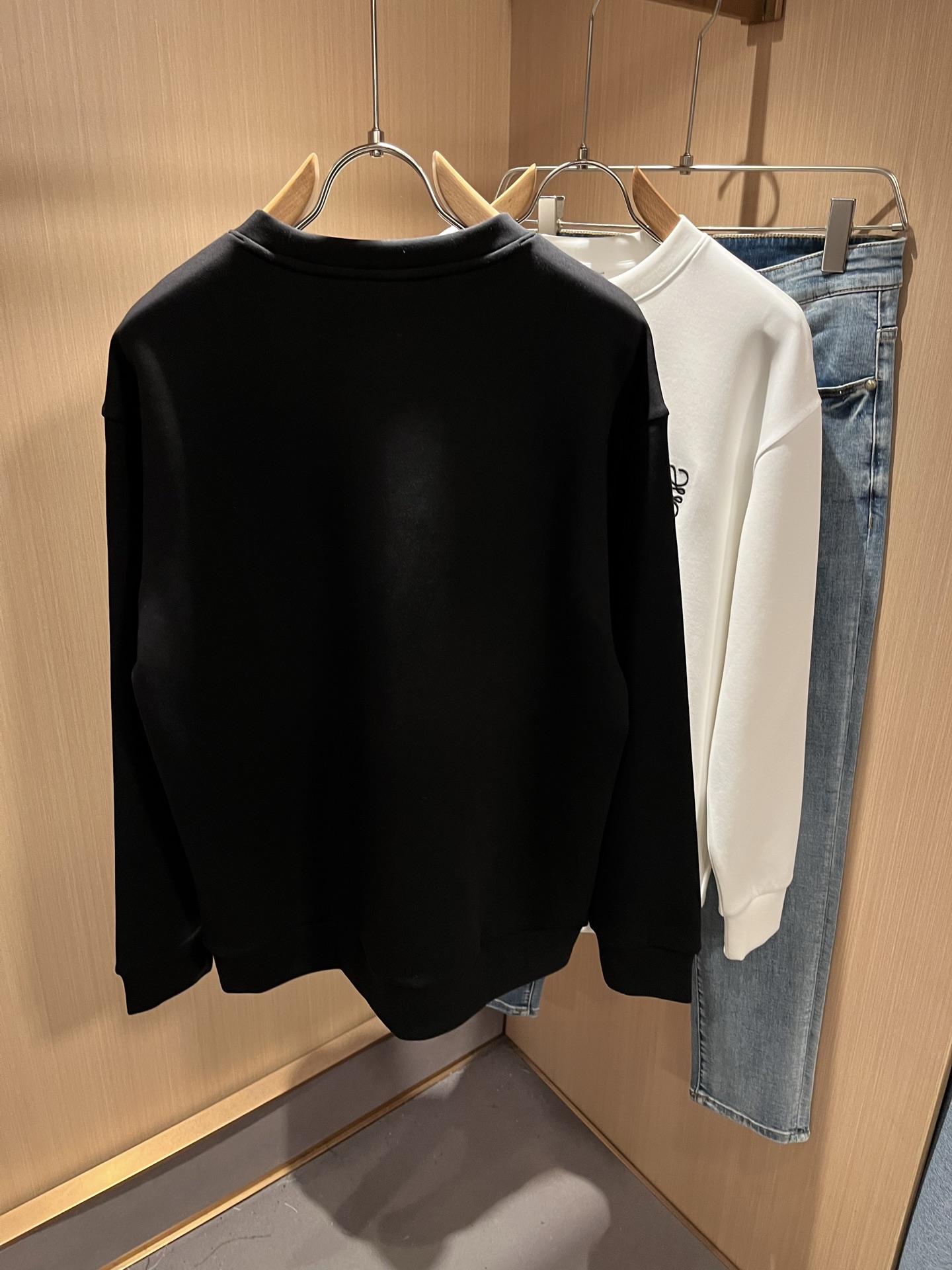  LOE*WE罗*威 2025秋冬男女同款👫长袖卫衣，意大利原厂订单渠道，极具个性高级潮风，标志logo