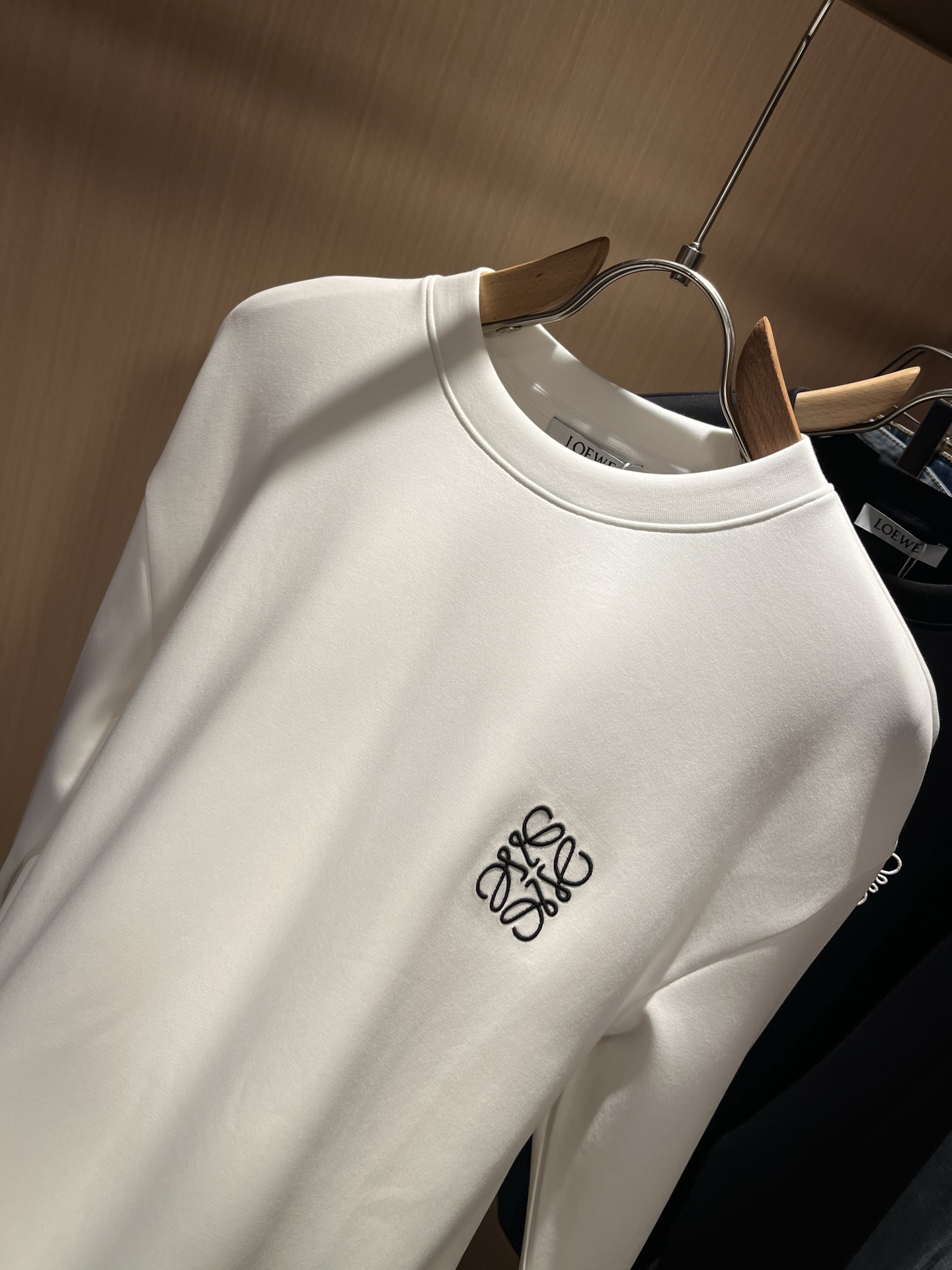  LOE*WE罗*威 2025秋冬男女同款👫长袖卫衣，意大利原厂订单渠道，极具个性高级潮风，标志logo