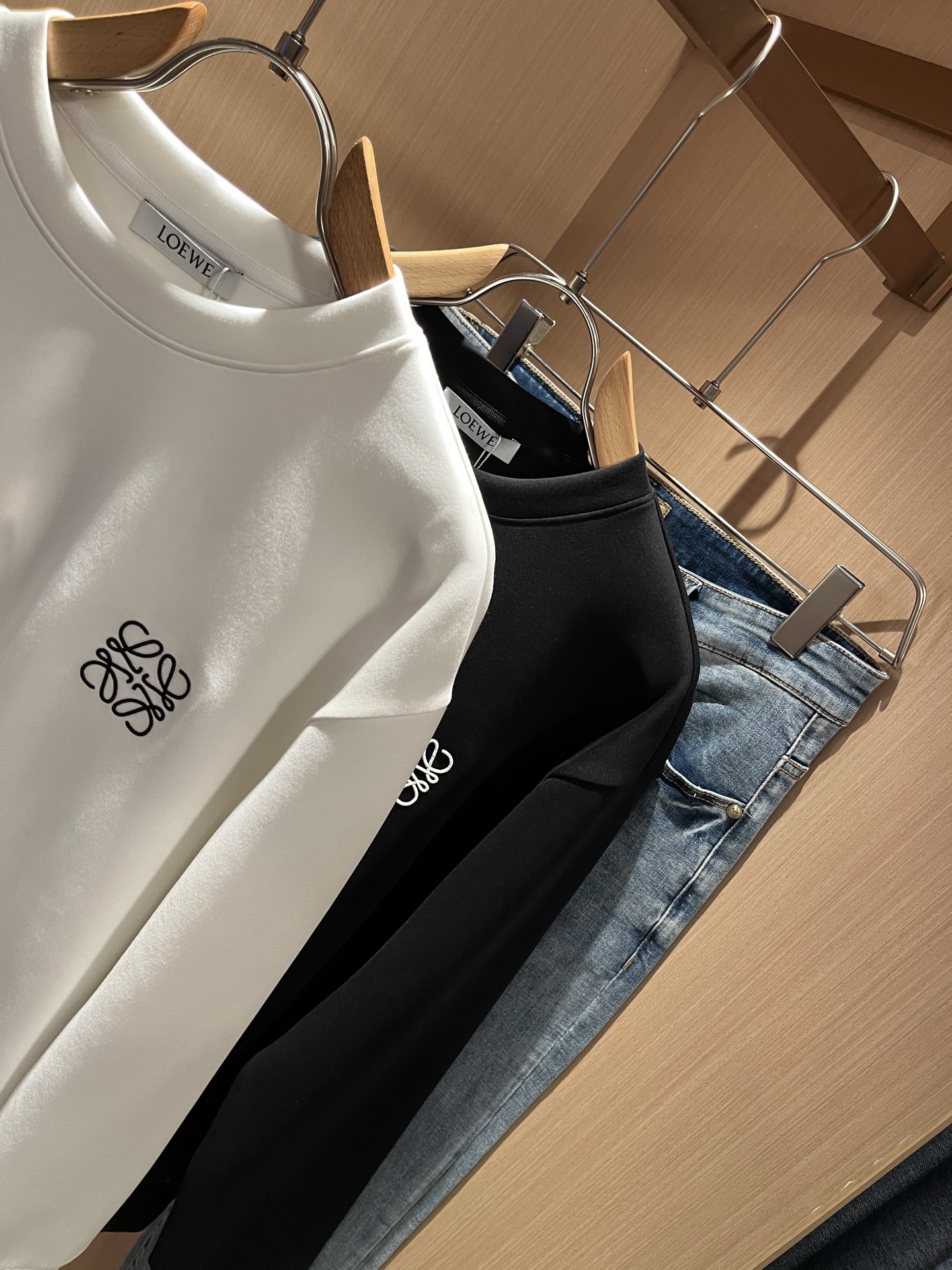  LOE*WE罗*威 2025秋冬男女同款👫长袖卫衣，意大利原厂订单渠道，极具个性高级潮风，标志logo