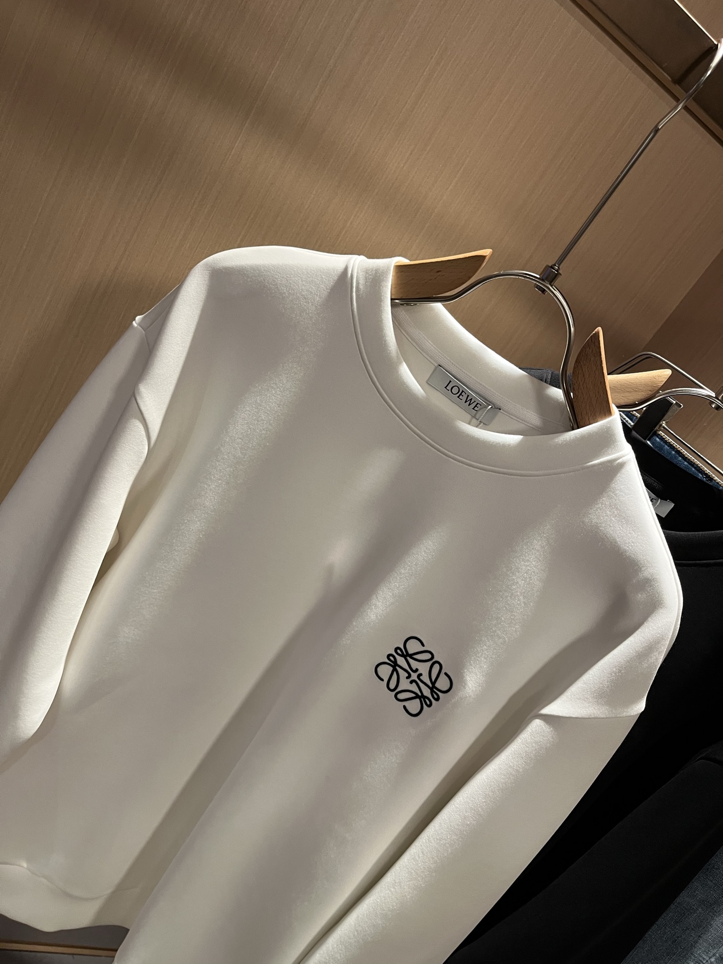  LOE*WE罗*威 2025秋冬男女同款👫长袖卫衣，意大利原厂订单渠道，极具个性高级潮风，标志logo