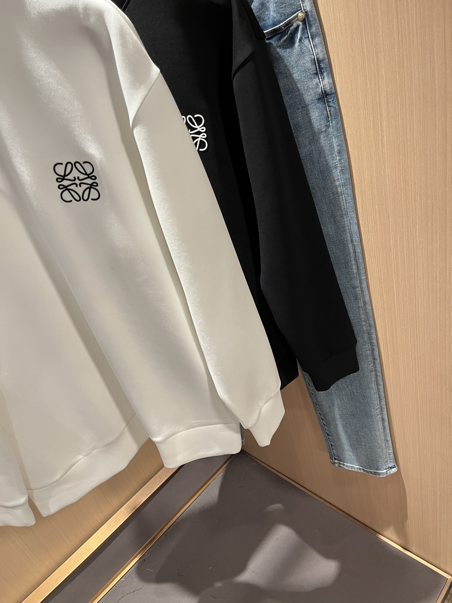  LOE*WE罗*威 2025秋冬男女同款👫长袖卫衣，意大利原厂订单渠道，极具个性高级潮风，标志logo