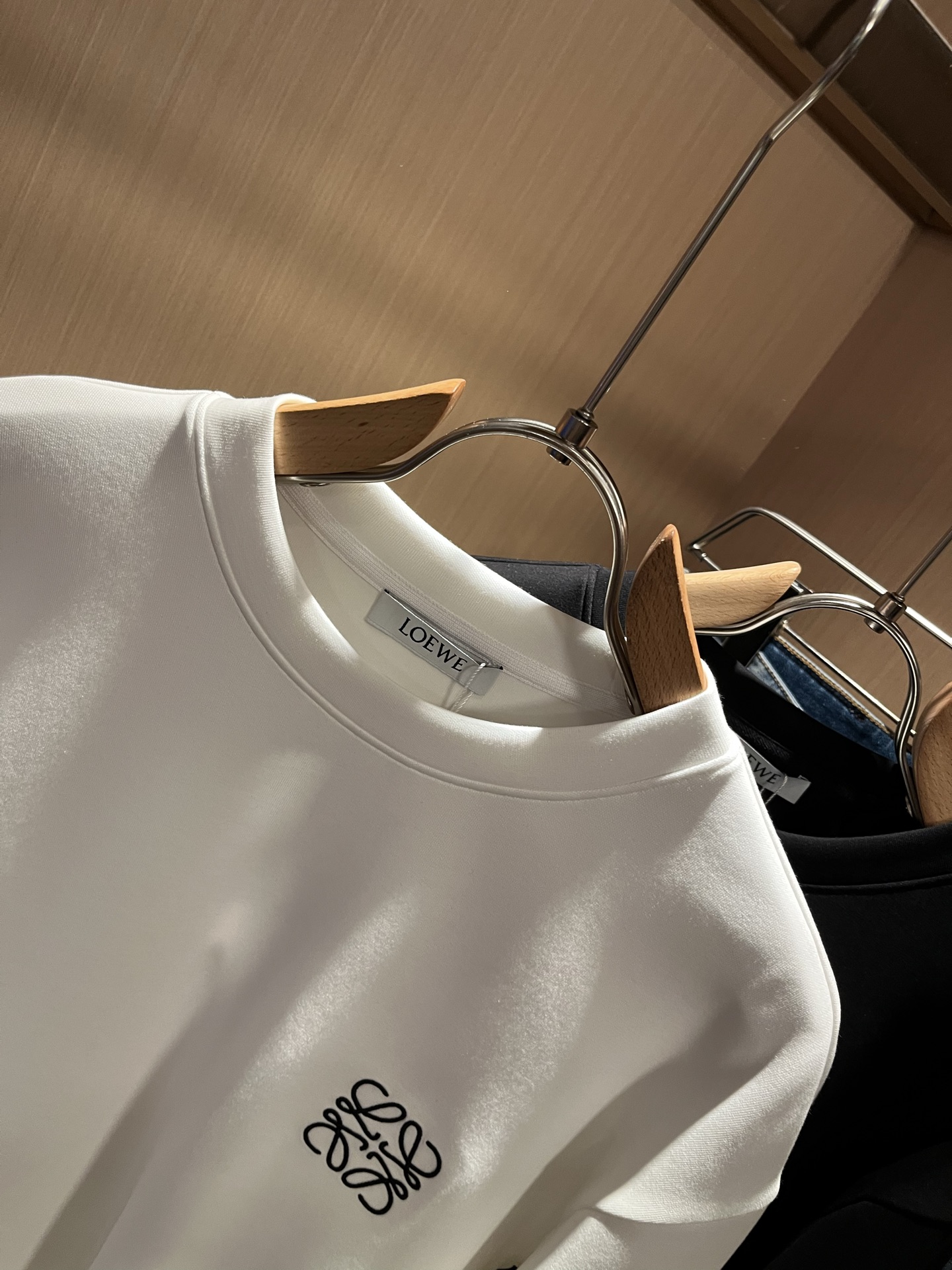  LOE*WE罗*威 2025秋冬男女同款👫长袖卫衣，意大利原厂订单渠道，极具个性高级潮风，标志logo