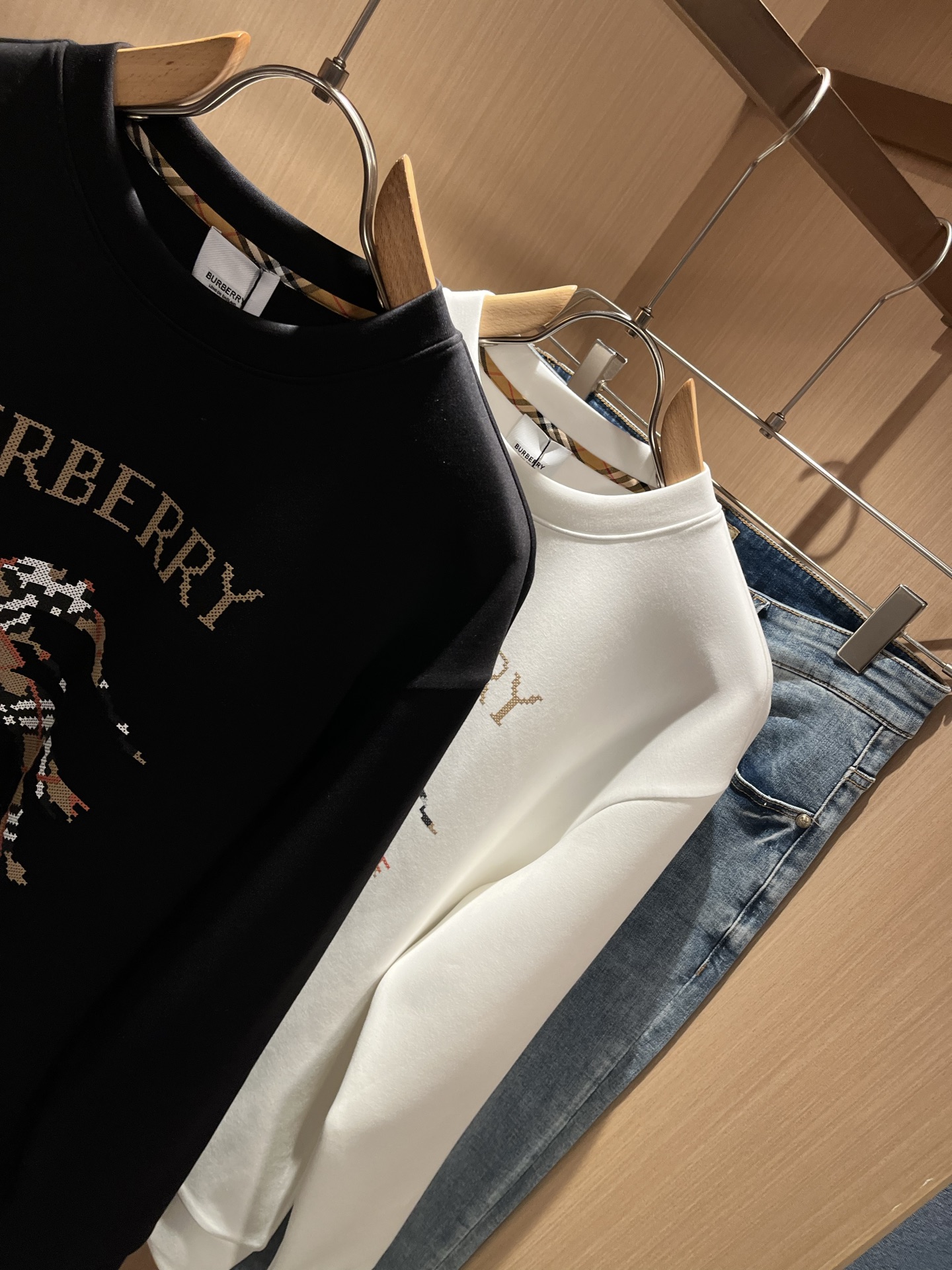 BURBER*Y巴*莉 2025秋冬新款男女同款👫基础休闲百搭棉质圆领卫衣，男女同款卫衣！贸易公司渠道稀