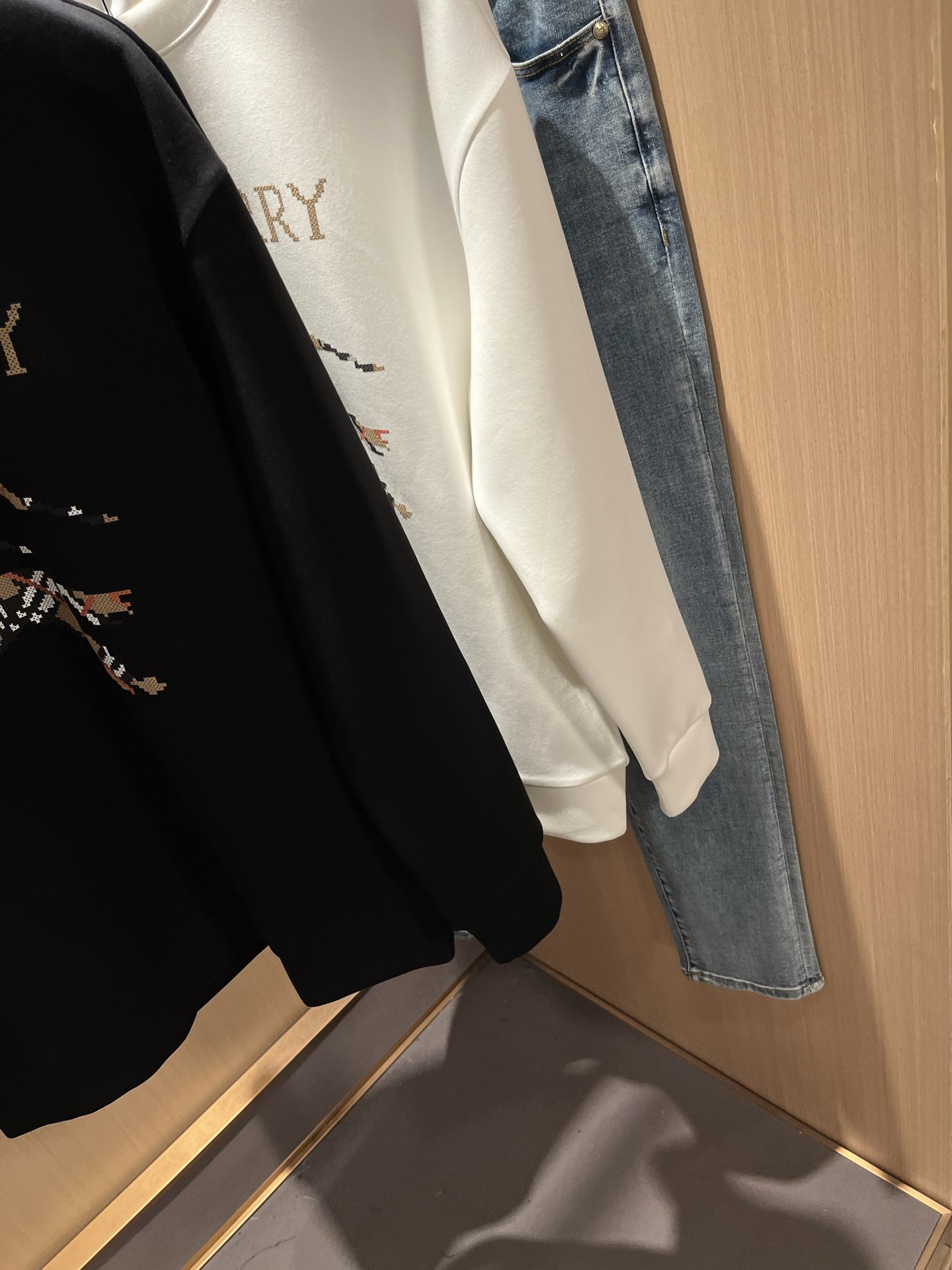 BURBER*Y巴*莉 2025秋冬新款男女同款👫基础休闲百搭棉质圆领卫衣，男女同款卫衣！贸易公司渠道稀