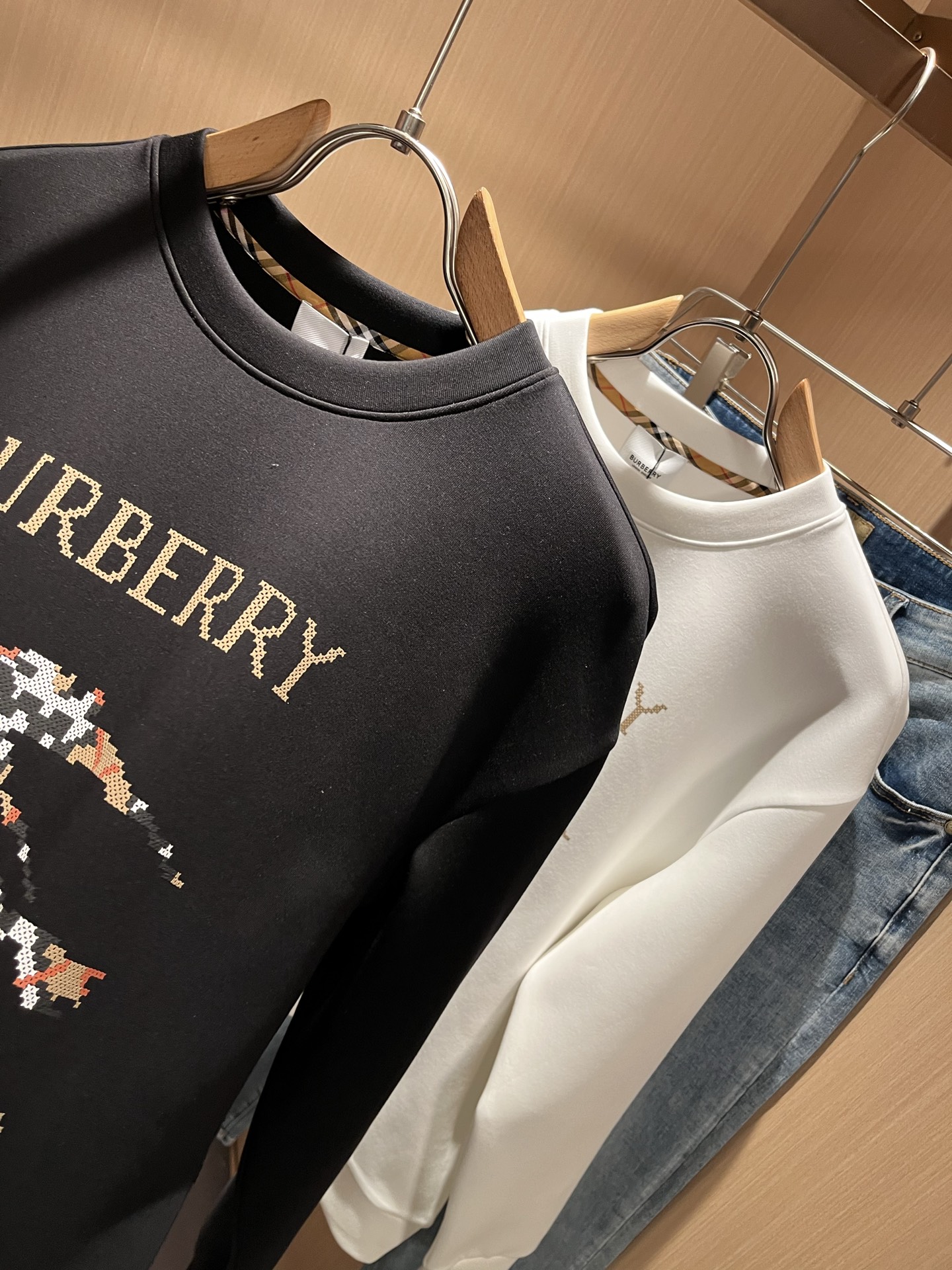 BURBER*Y巴*莉 2025秋冬新款男女同款👫基础休闲百搭棉质圆领卫衣，男女同款卫衣！贸易公司渠道稀