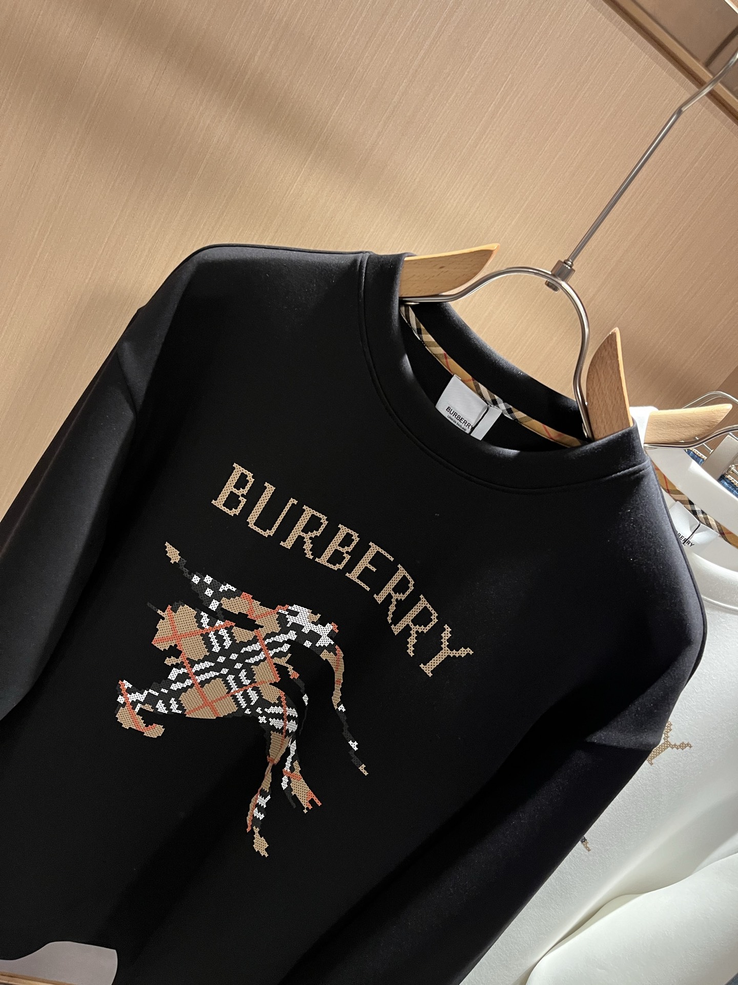 BURBER*Y巴*莉 2025秋冬新款男女同款👫基础休闲百搭棉质圆领卫衣，男女同款卫衣！贸易公司渠道稀