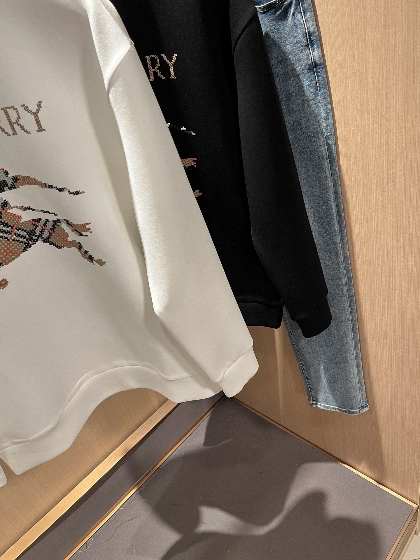 BURBER*Y巴*莉 2025秋冬新款男女同款👫基础休闲百搭棉质圆领卫衣，男女同款卫衣！贸易公司渠道稀