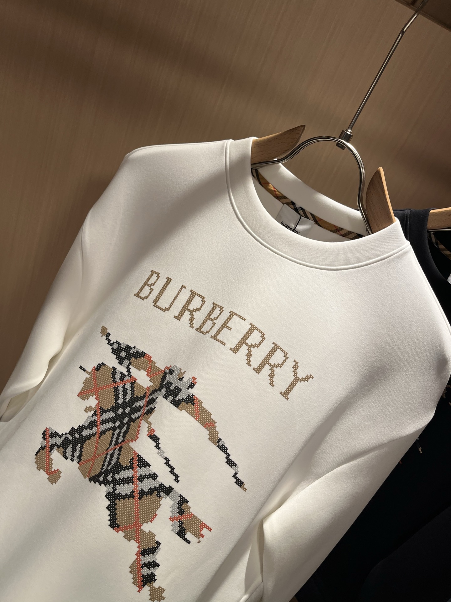 BURBER*Y巴*莉 2025秋冬新款男女同款👫基础休闲百搭棉质圆领卫衣，男女同款卫衣！贸易公司渠道稀