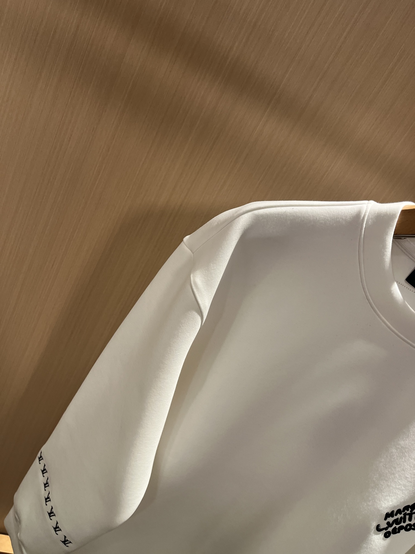  LouisVuitt*路易*登 2025秋冬全新系列单品上线，非常时髦前卫的一款男女同款👫长袖卫衣，胸