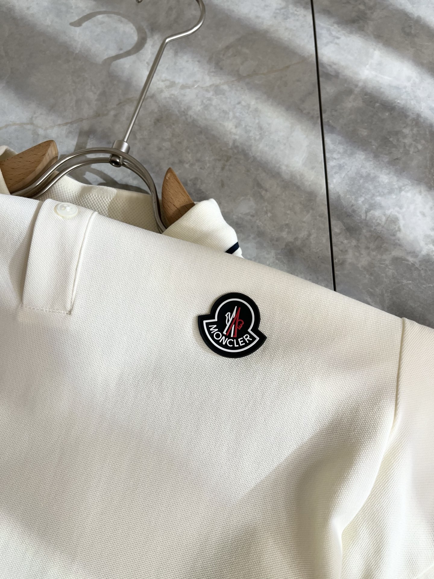  MON蒙**口2025春夏新款男士原单男士短袖POLO衫，贸易公司货，官网同步发售！此类型的基础单品是