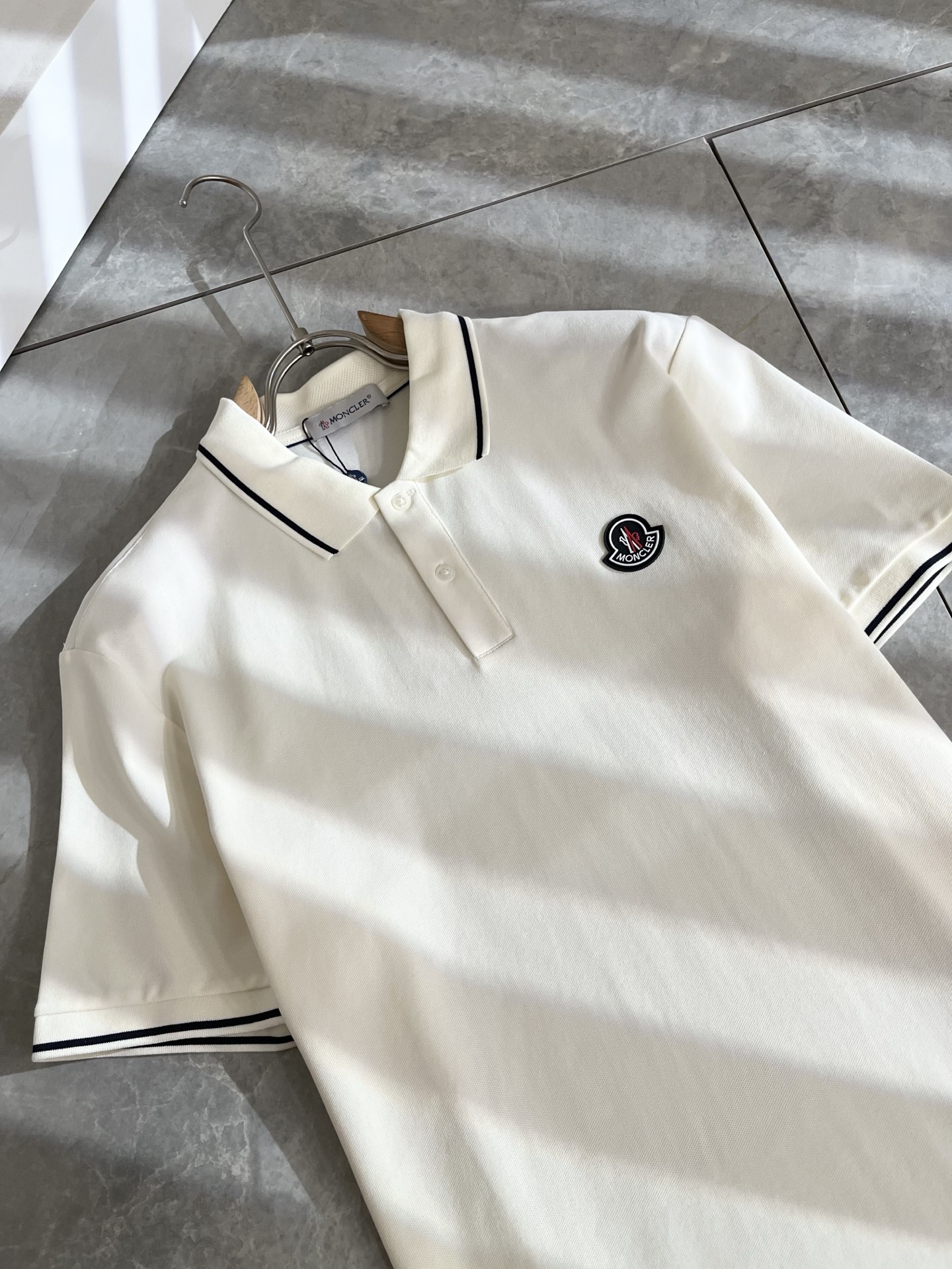  MON蒙**口2025春夏新款男士原单男士短袖POLO衫，贸易公司货，官网同步发售！此类型的基础单品是