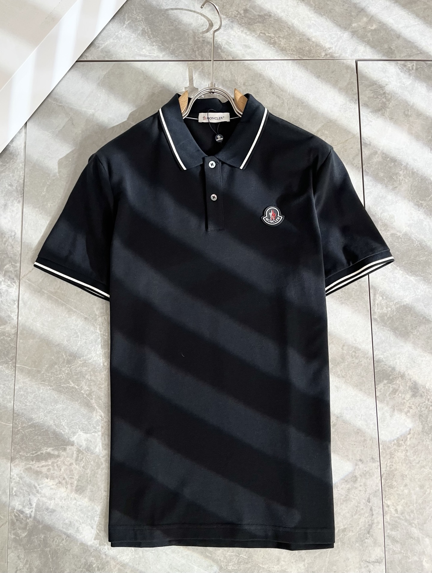  MON蒙**口2025春夏新款男士原单男士短袖POLO衫，贸易公司货，官网同步发售！此类型的基础单品是