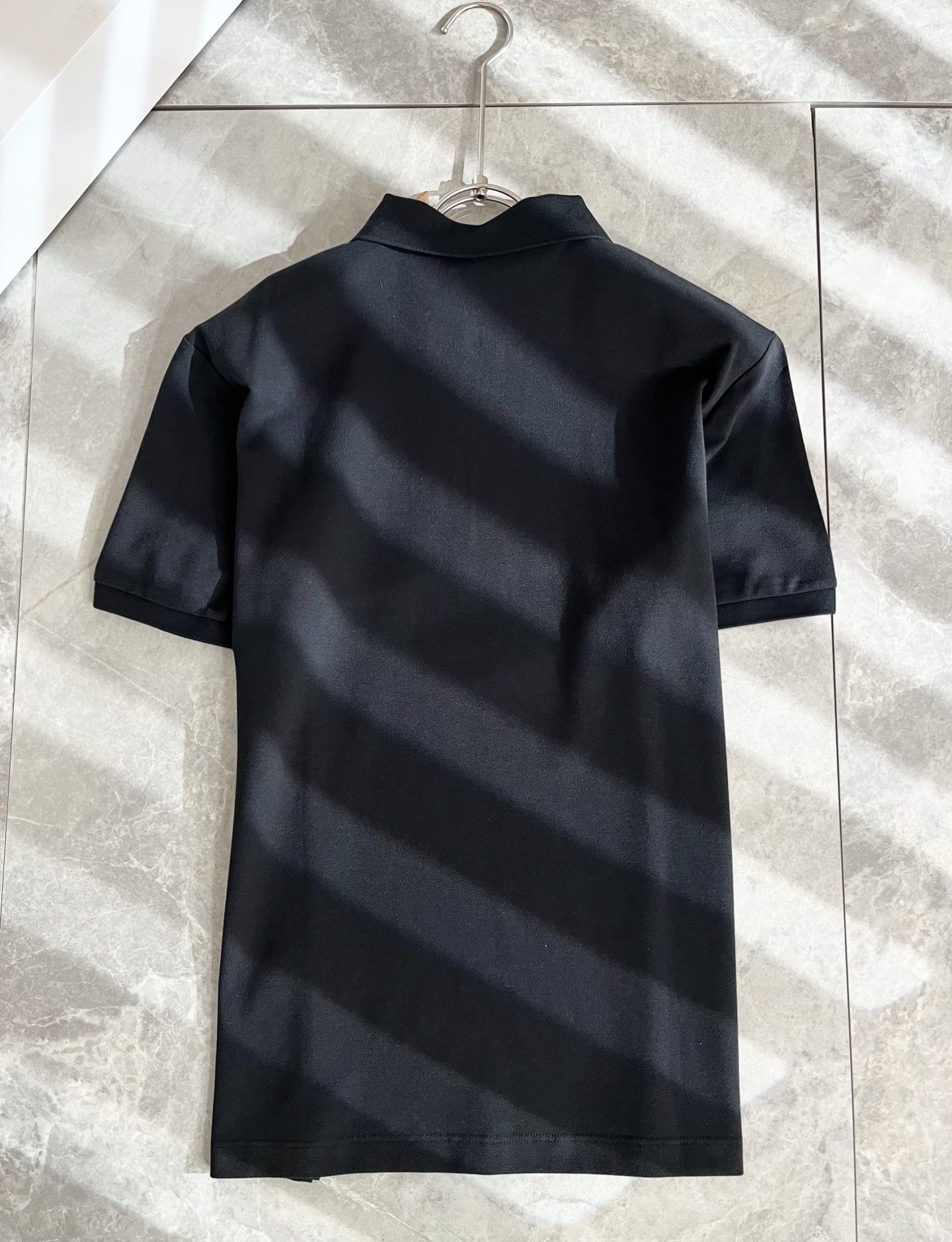 迪桑特DESCENTE，2025春夏新款短袖Polo衫，自1935年荣耀至今的专业运动品牌。80余年来，