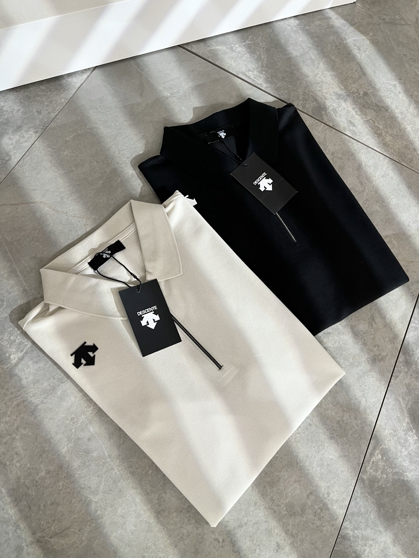 迪桑特DESCENTE，2025春夏新款短袖Polo衫，自1935年荣耀至今的专业运动品牌。80余年来，