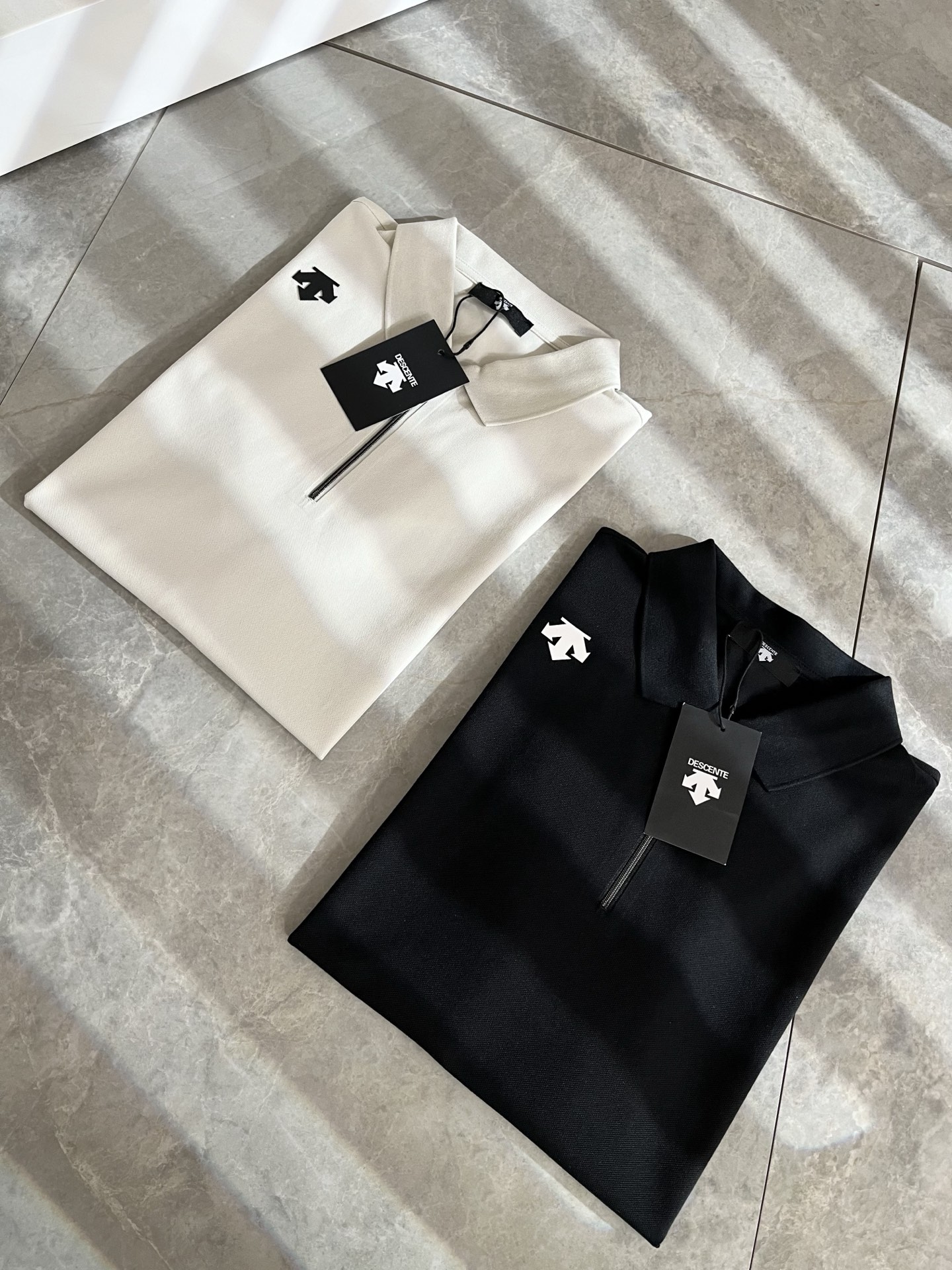 迪桑特DESCENTE，2025春夏新款短袖Polo衫，自1935年荣耀至今的专业运动品牌。80余年来，