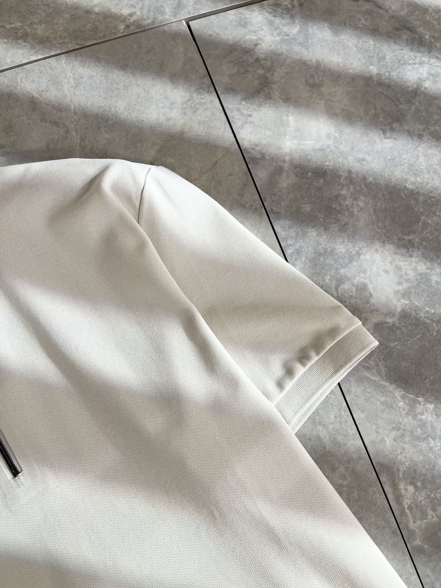 迪桑特DESCENTE，2025春夏新款短袖Polo衫，自1935年荣耀至今的专业运动品牌。80余年来，