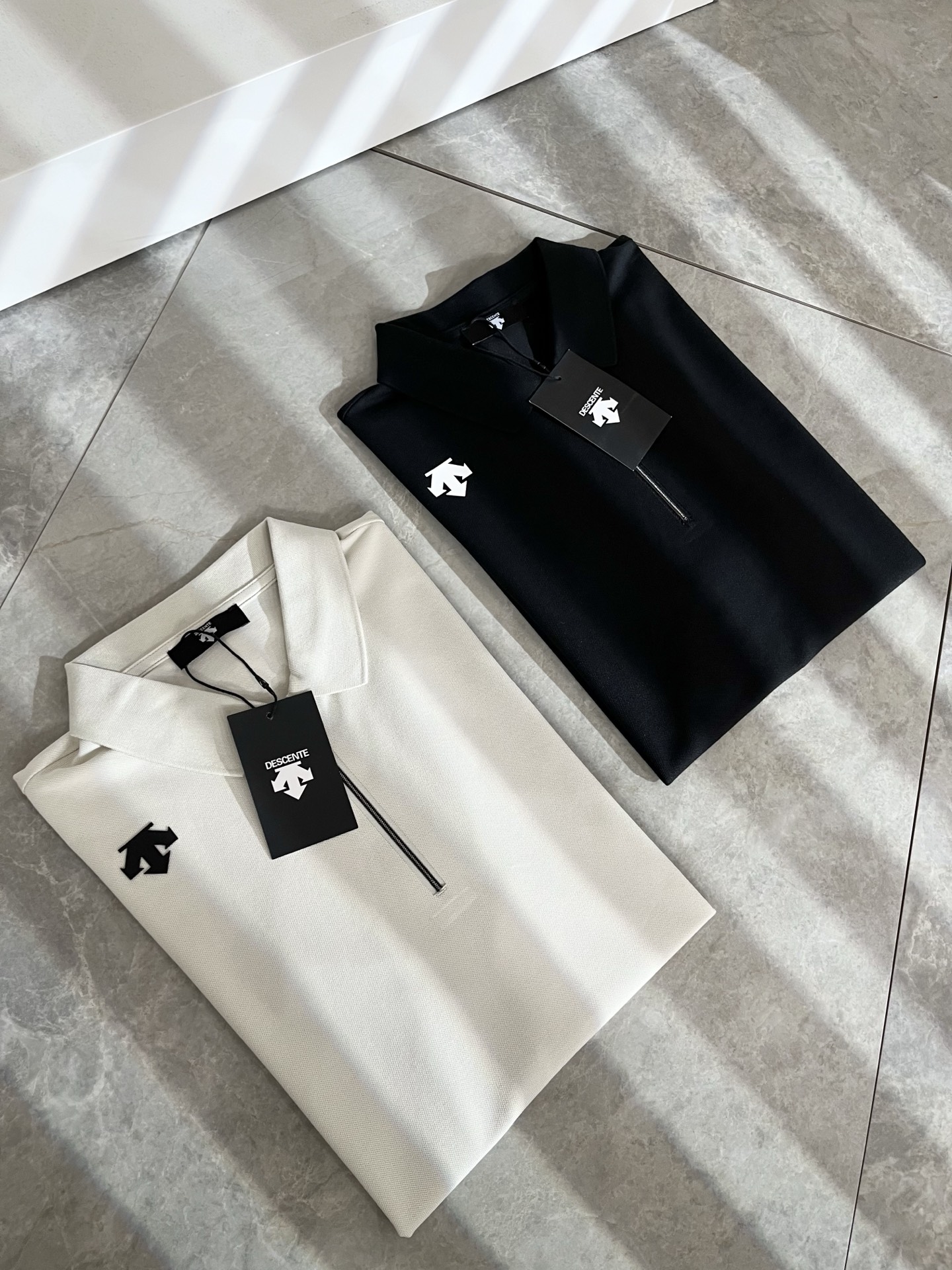 迪桑特DESCENTE，2025春夏新款短袖Polo衫，自1935年荣耀至今的专业运动品牌。80余年来，