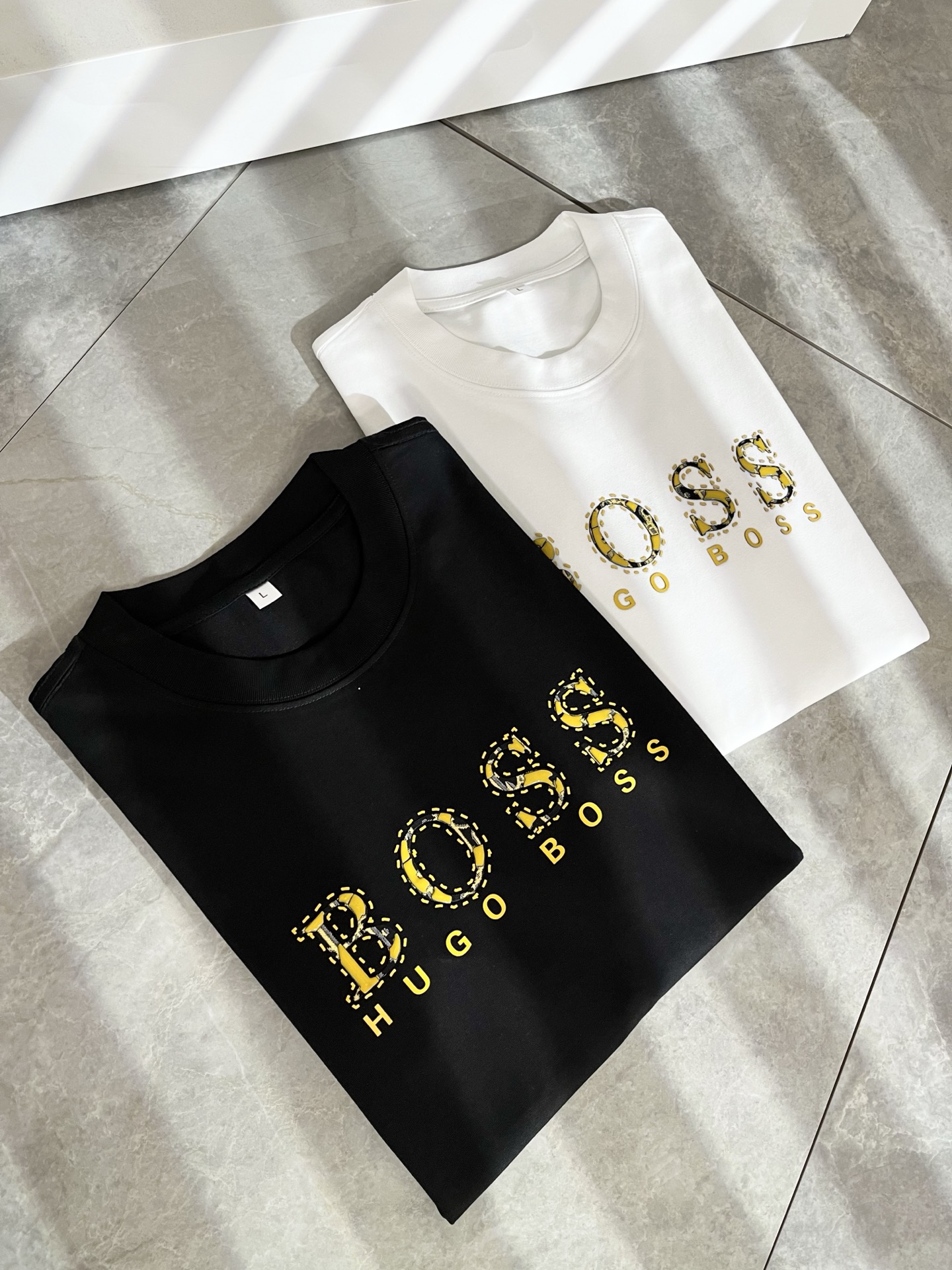  BOSS 2025春夏新款男女同款👫短袖T恤，意大利原厂订单渠道，极具个性高级风，标志logo图案压胶