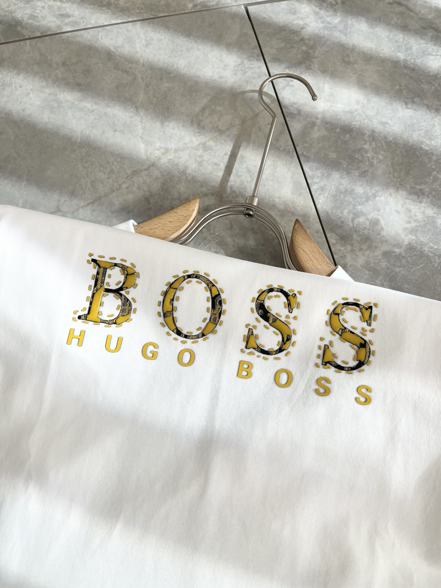  BOSS 2025春夏新款男女同款👫短袖T恤，意大利原厂订单渠道，极具个性高级风，标志logo图案压胶