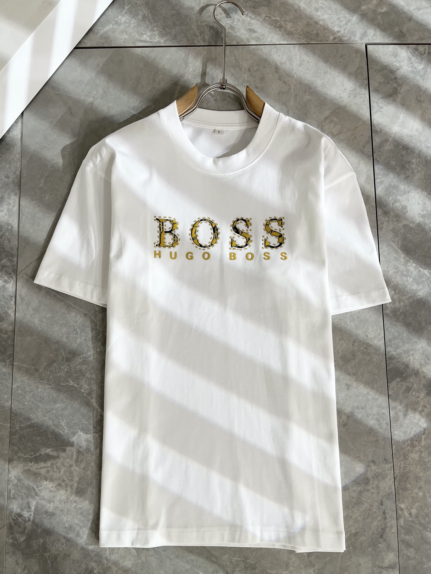  BOSS 2025春夏新款男女同款👫短袖T恤，意大利原厂订单渠道，极具个性高级风，标志logo图案压胶