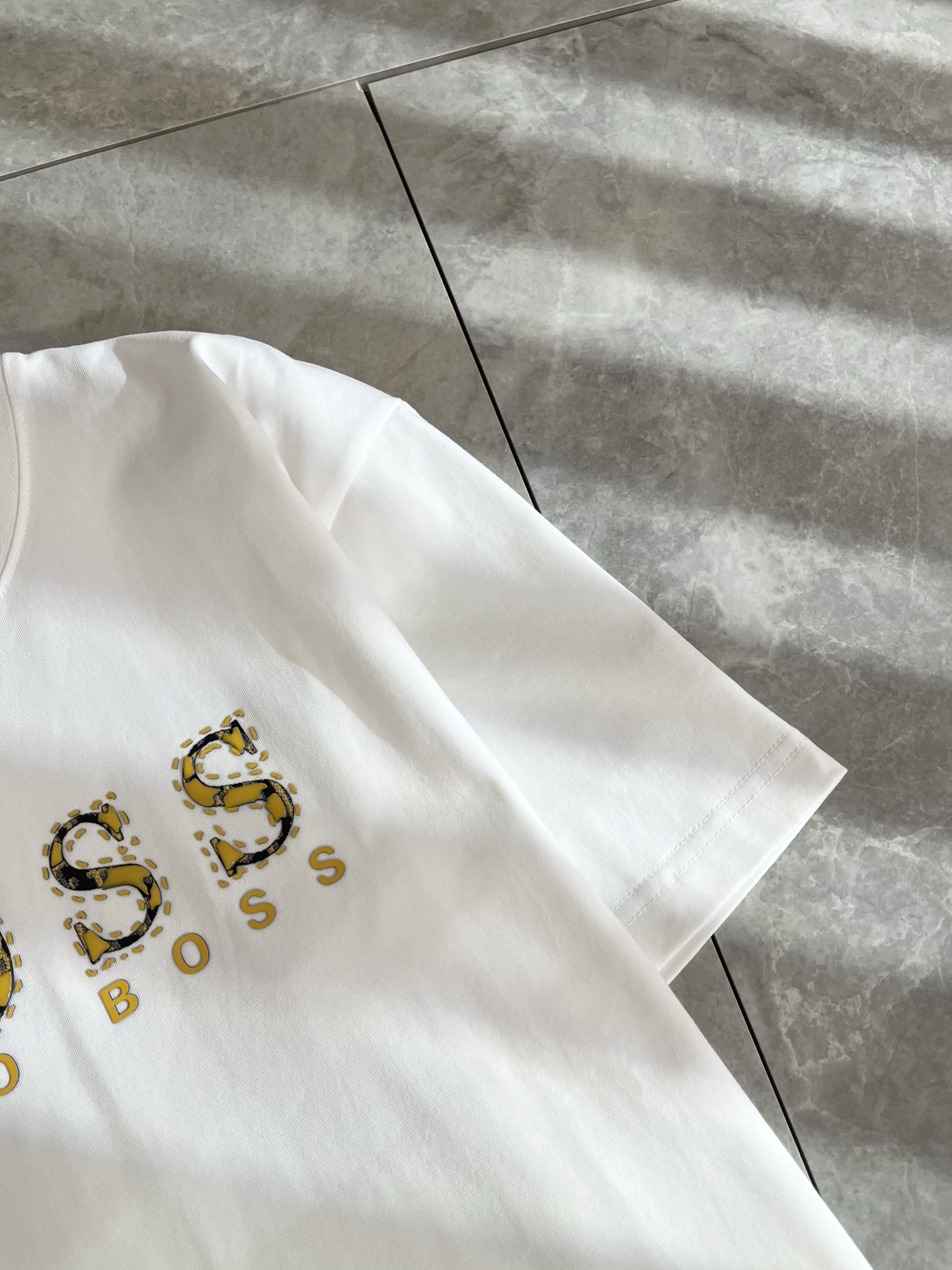  BOSS 2025春夏新款男女同款👫短袖T恤，意大利原厂订单渠道，极具个性高级风，标志logo图案压胶