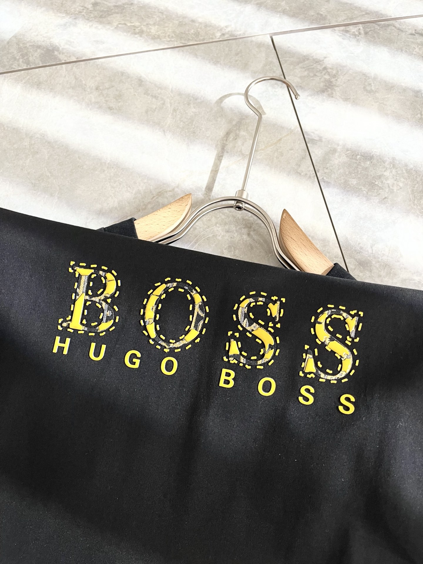  BOSS 2025春夏新款男女同款👫短袖T恤，意大利原厂订单渠道，极具个性高级风，标志logo图案压胶