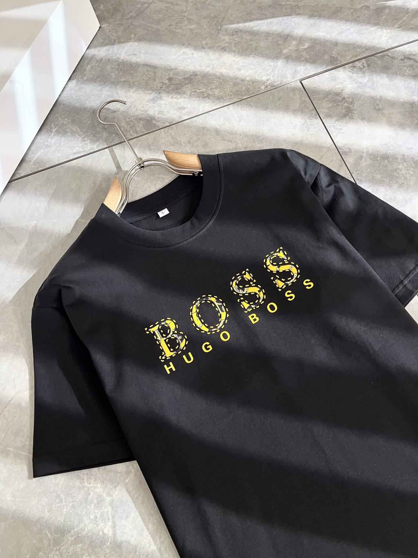  BOSS 2025春夏新款男女同款👫短袖T恤，意大利原厂订单渠道，极具个性高级风，标志logo图案压胶