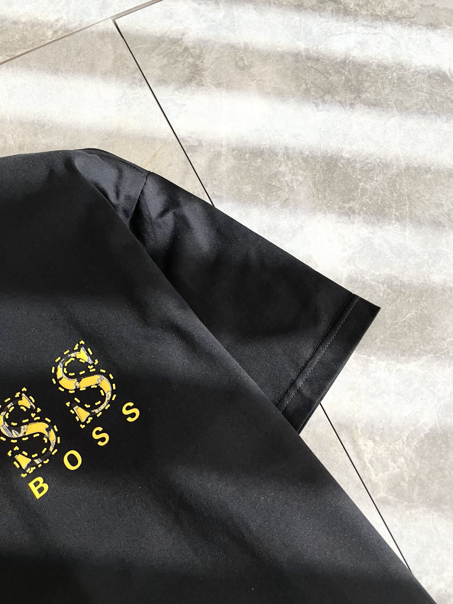  BOSS 2025春夏新款男女同款👫短袖T恤，意大利原厂订单渠道，极具个性高级风，标志logo图案压胶