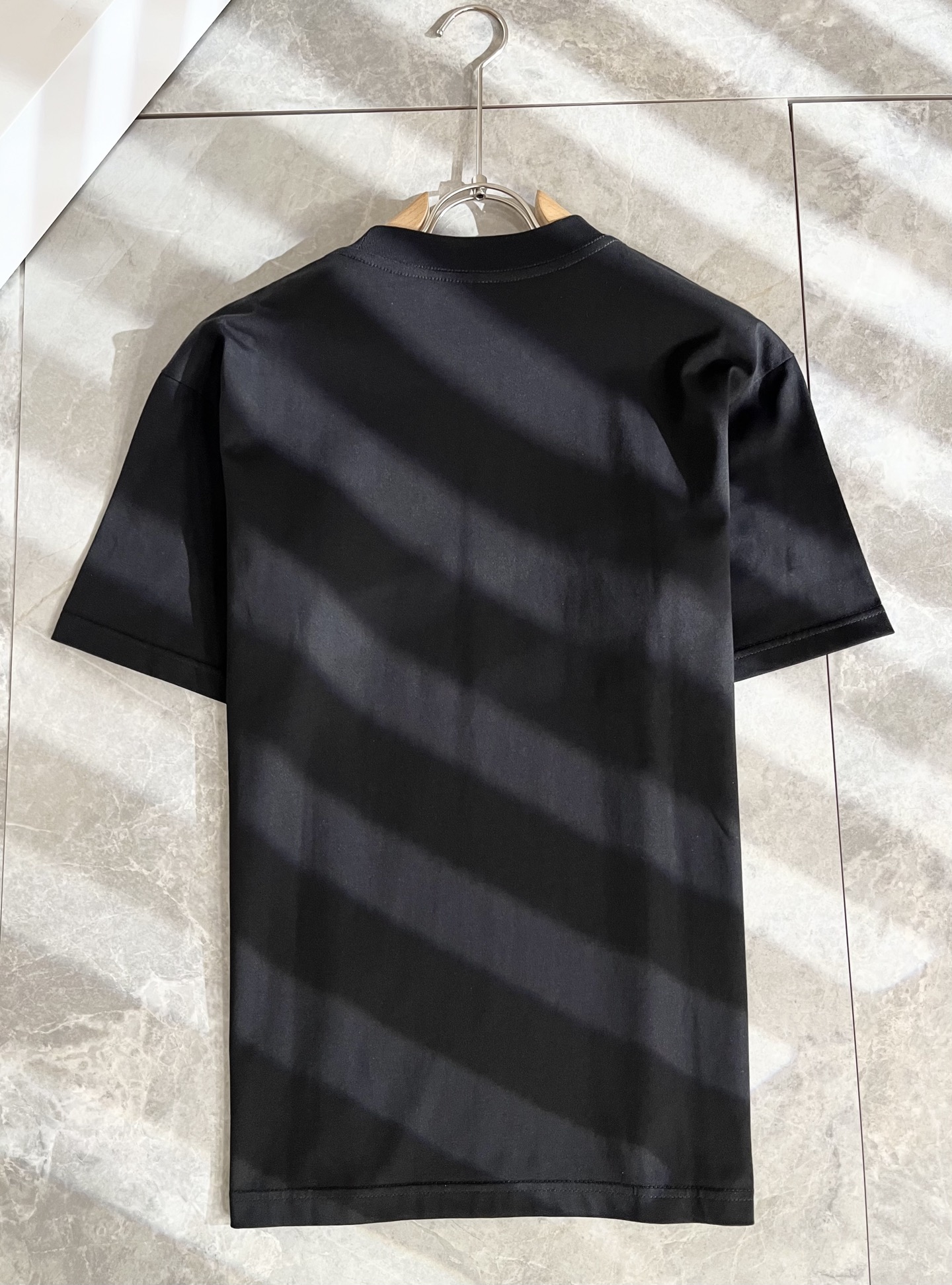  BOSS 2025春夏新款男女同款👫短袖T恤，意大利原厂订单渠道，极具个性高级风，标志logo图案压胶