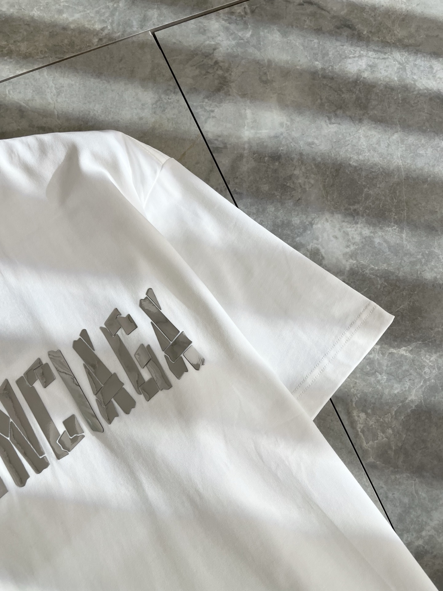   BALENCIA*巴黎*家 2025春夏新款男女同情侣款👫休闲宽松棉质圆领短袖T恤衫！贸易公司渠道稀