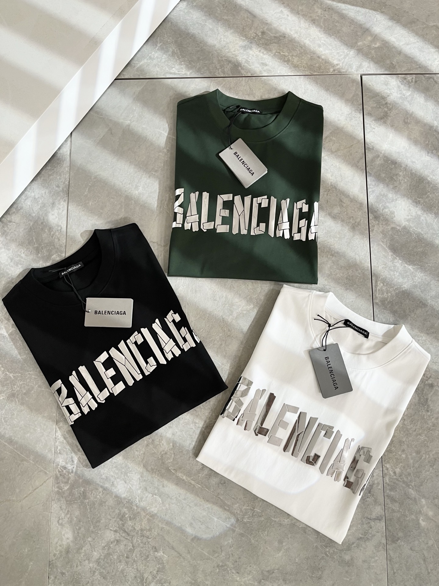   BALENCIA*巴黎*家 2025春夏新款男女同情侣款👫休闲宽松棉质圆领短袖T恤衫！贸易公司渠道稀