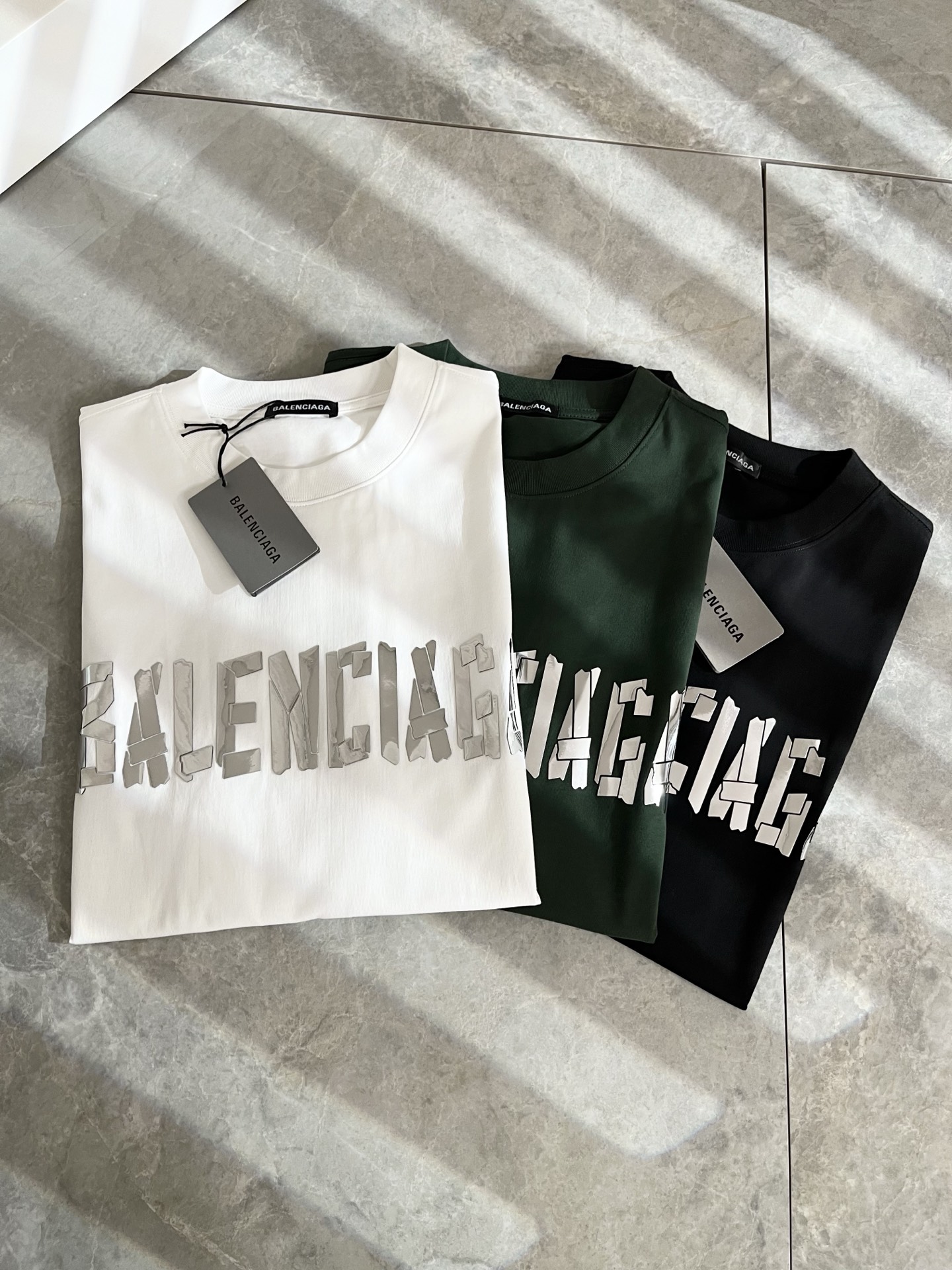   BALENCIA*巴黎*家 2025春夏新款男女同情侣款👫休闲宽松棉质圆领短袖T恤衫！贸易公司渠道稀