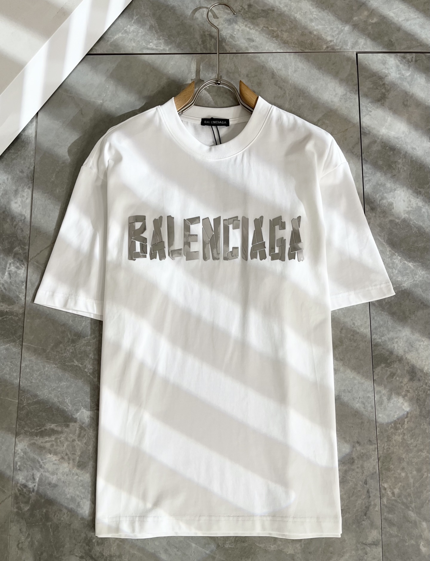   BALENCIA*巴黎*家 2025春夏新款男女同情侣款👫休闲宽松棉质圆领短袖T恤衫！贸易公司渠道稀