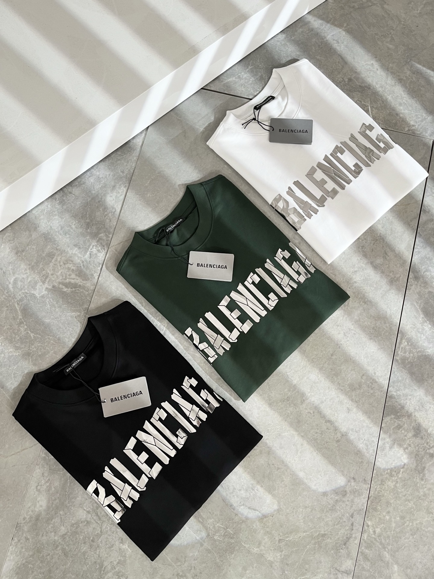   BALENCIA*巴黎*家 2025春夏新款男女同情侣款👫休闲宽松棉质圆领短袖T恤衫！贸易公司渠道稀