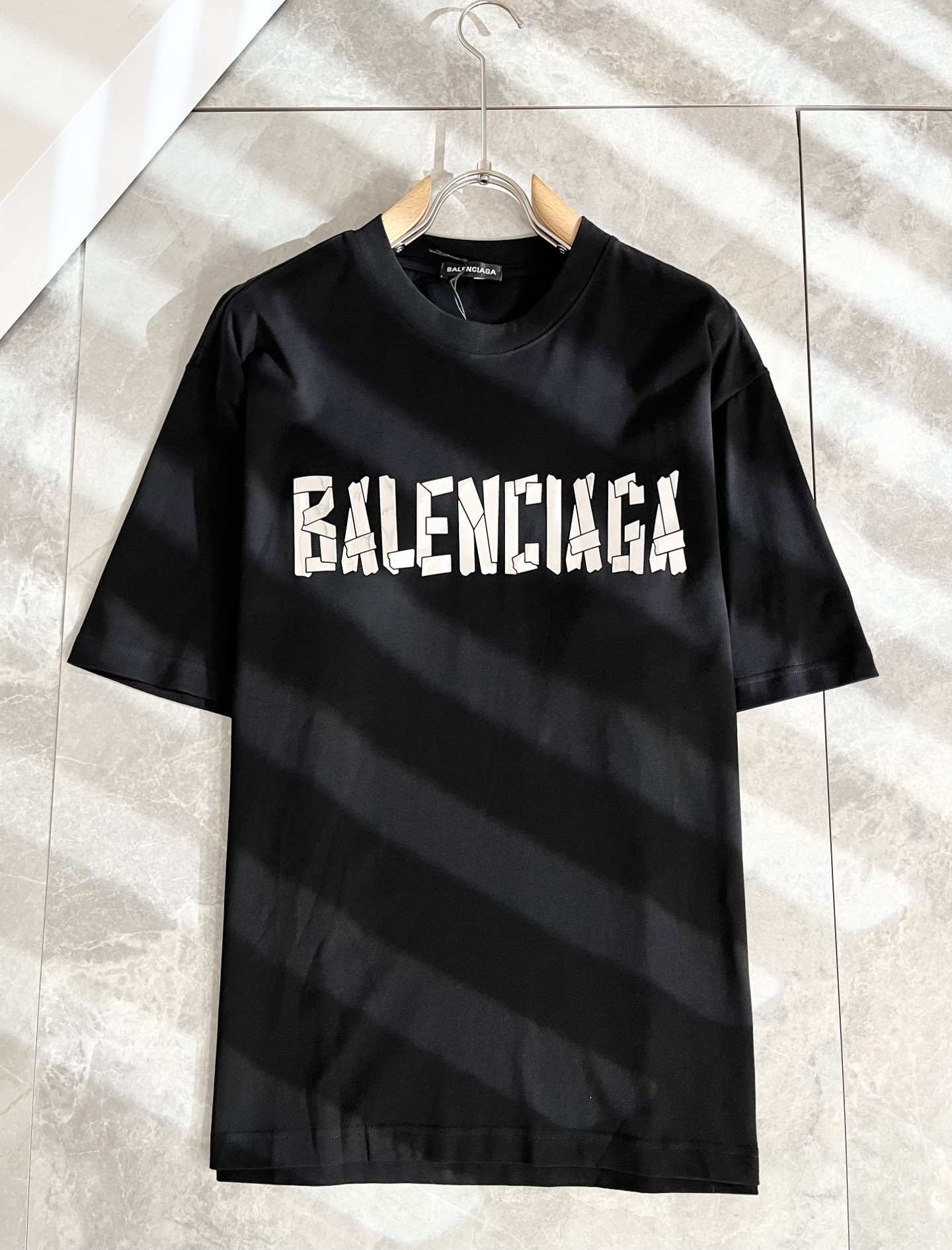   BALENCIA*巴黎*家 2025春夏新款男女同情侣款👫休闲宽松棉质圆领短袖T恤衫！贸易公司渠道稀