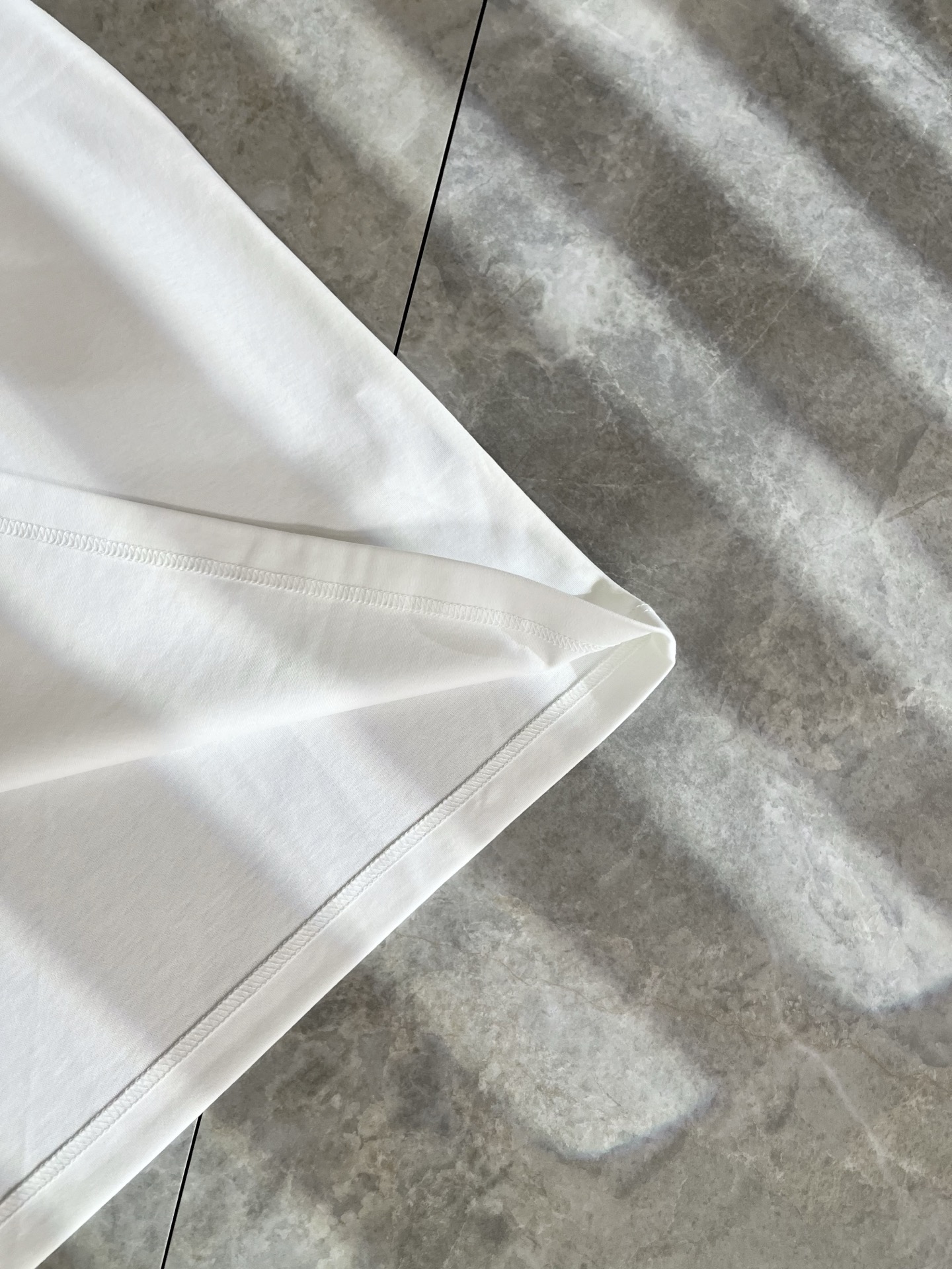  LOE*WE罗*威 2025春夏新款男女同款👫短袖T恤，意大利原厂订单渠道，极具个性高级风，标志log