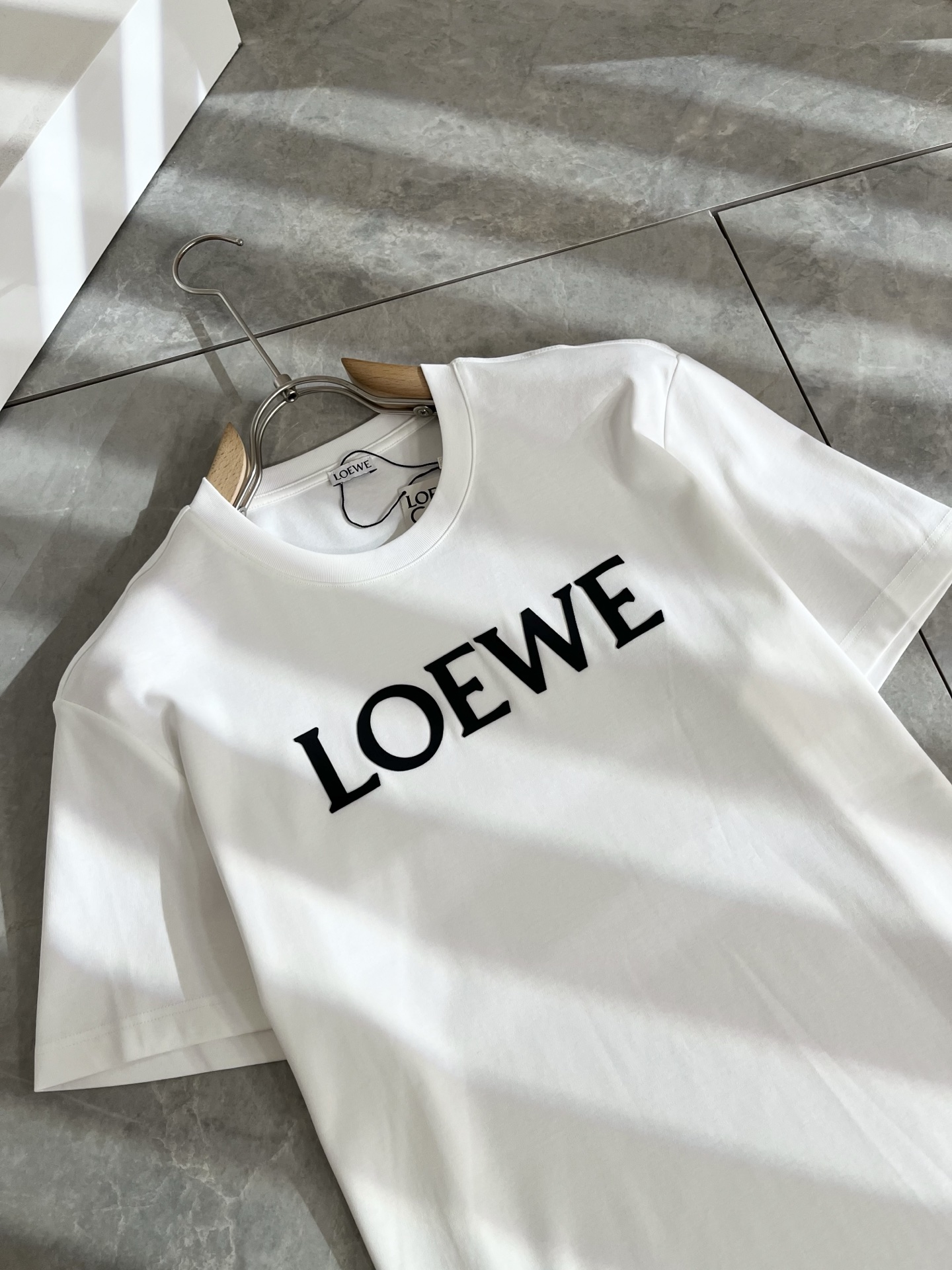  LOE*WE罗*威 2025春夏新款男女同款👫短袖T恤，意大利原厂订单渠道，极具个性高级风，标志log