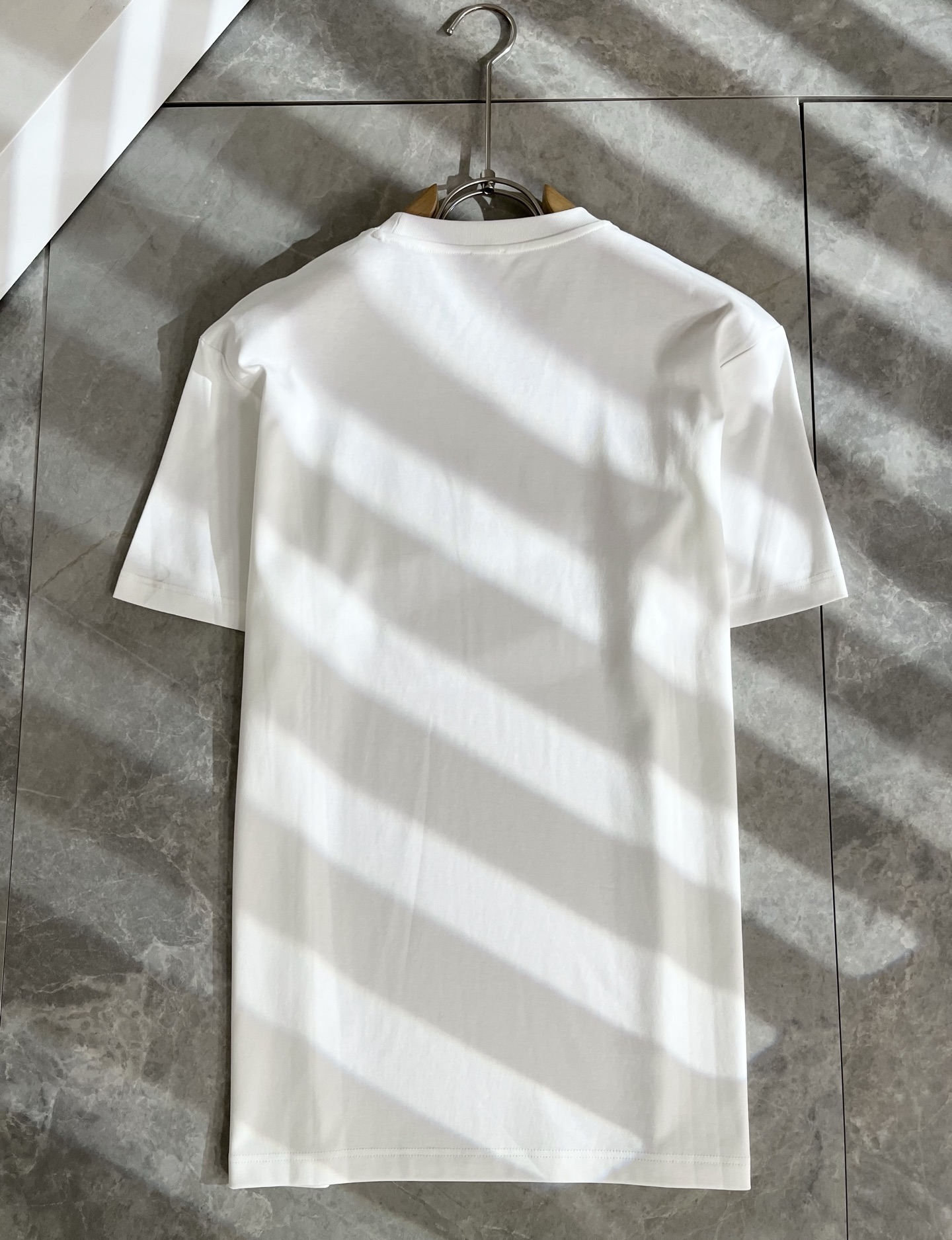  LOE*WE罗*威 2025春夏新款男女同款👫短袖T恤，意大利原厂订单渠道，极具个性高级风，标志log