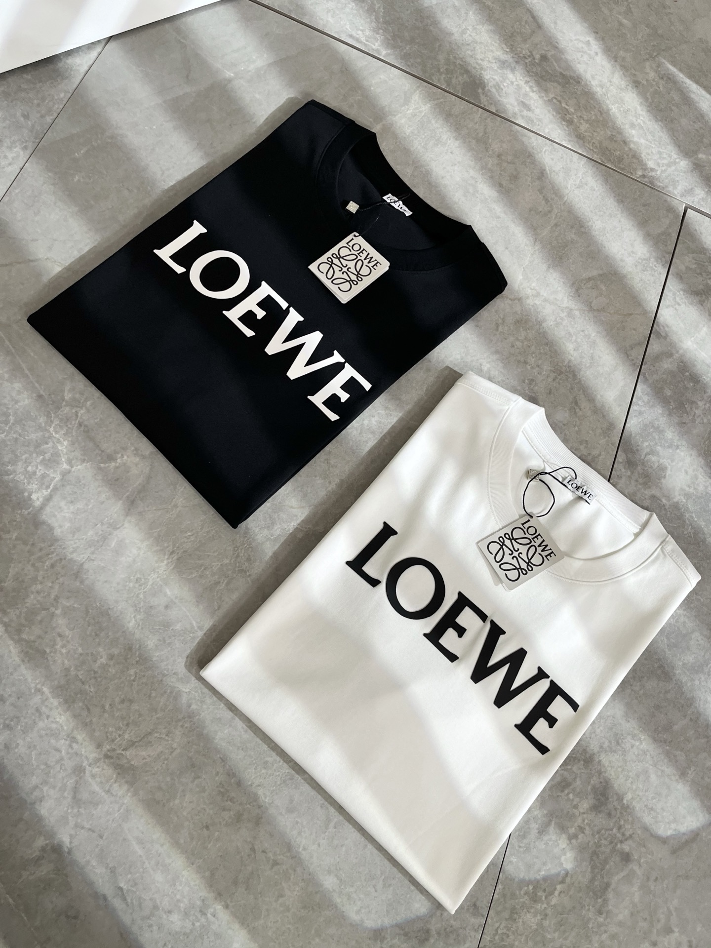  LOE*WE罗*威 2025春夏新款男女同款👫短袖T恤，意大利原厂订单渠道，极具个性高级风，标志log