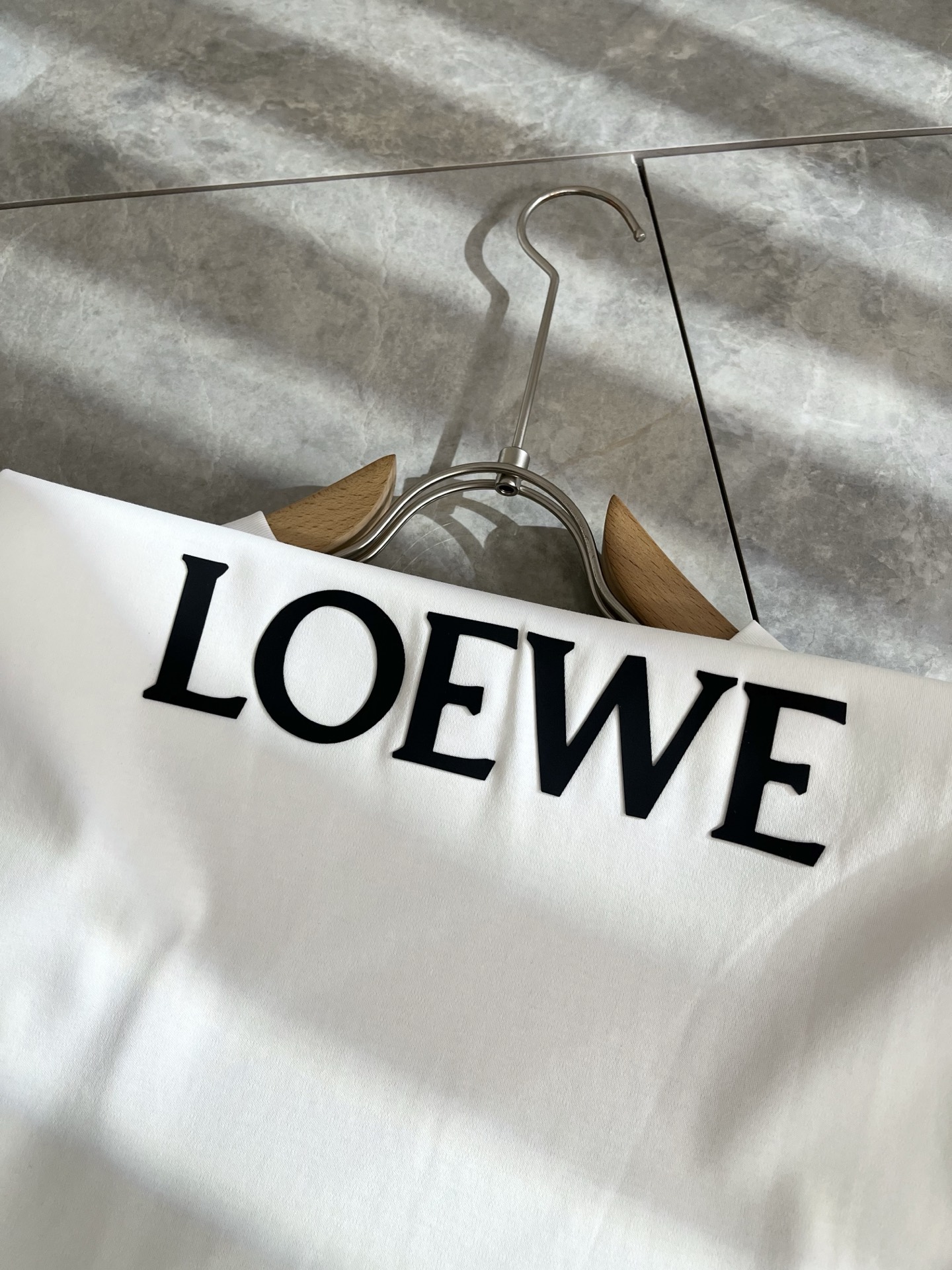  LOE*WE罗*威 2025春夏新款男女同款👫短袖T恤，意大利原厂订单渠道，极具个性高级风，标志log