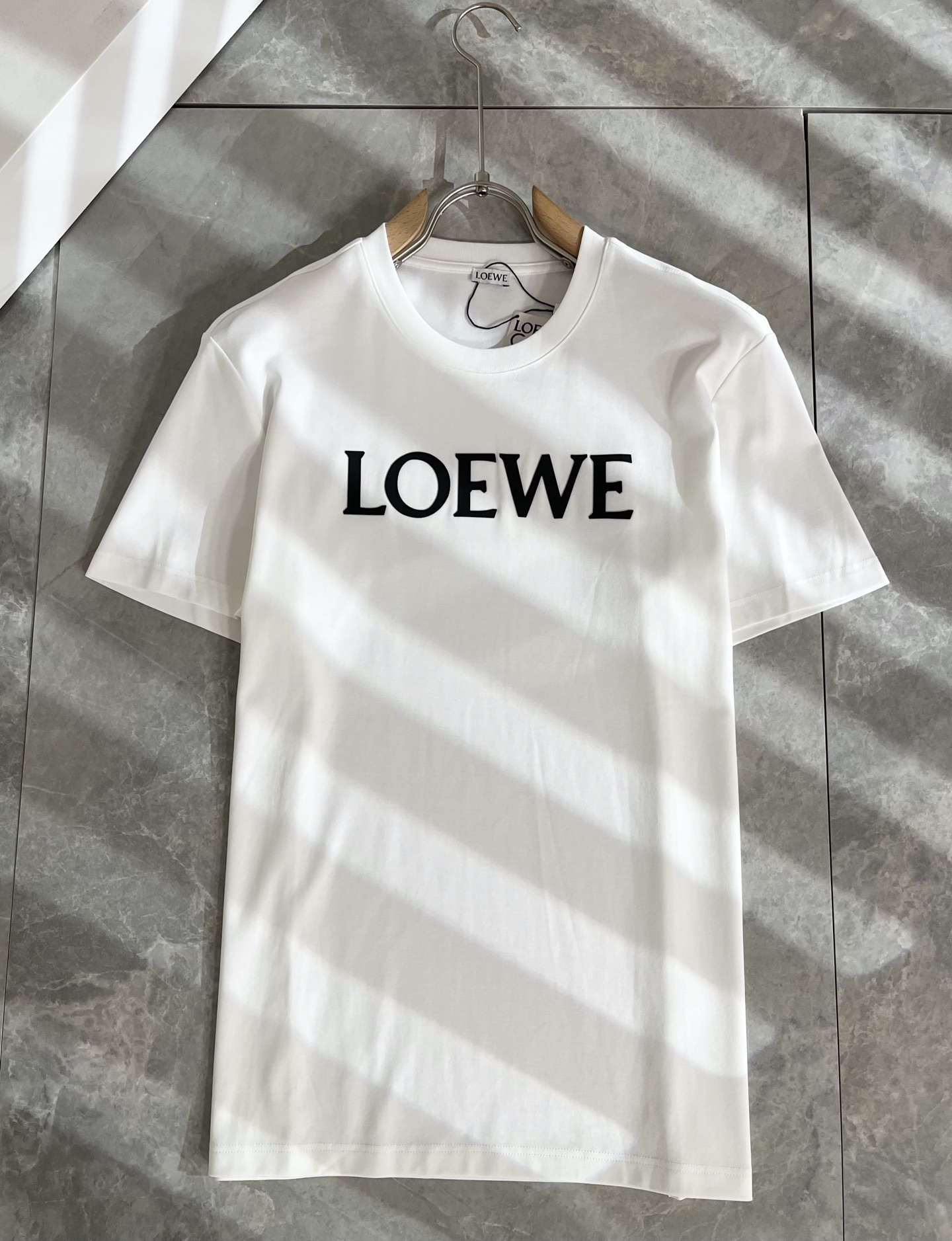  LOE*WE罗*威 2025春夏新款男女同款👫短袖T恤，意大利原厂订单渠道，极具个性高级风，标志log