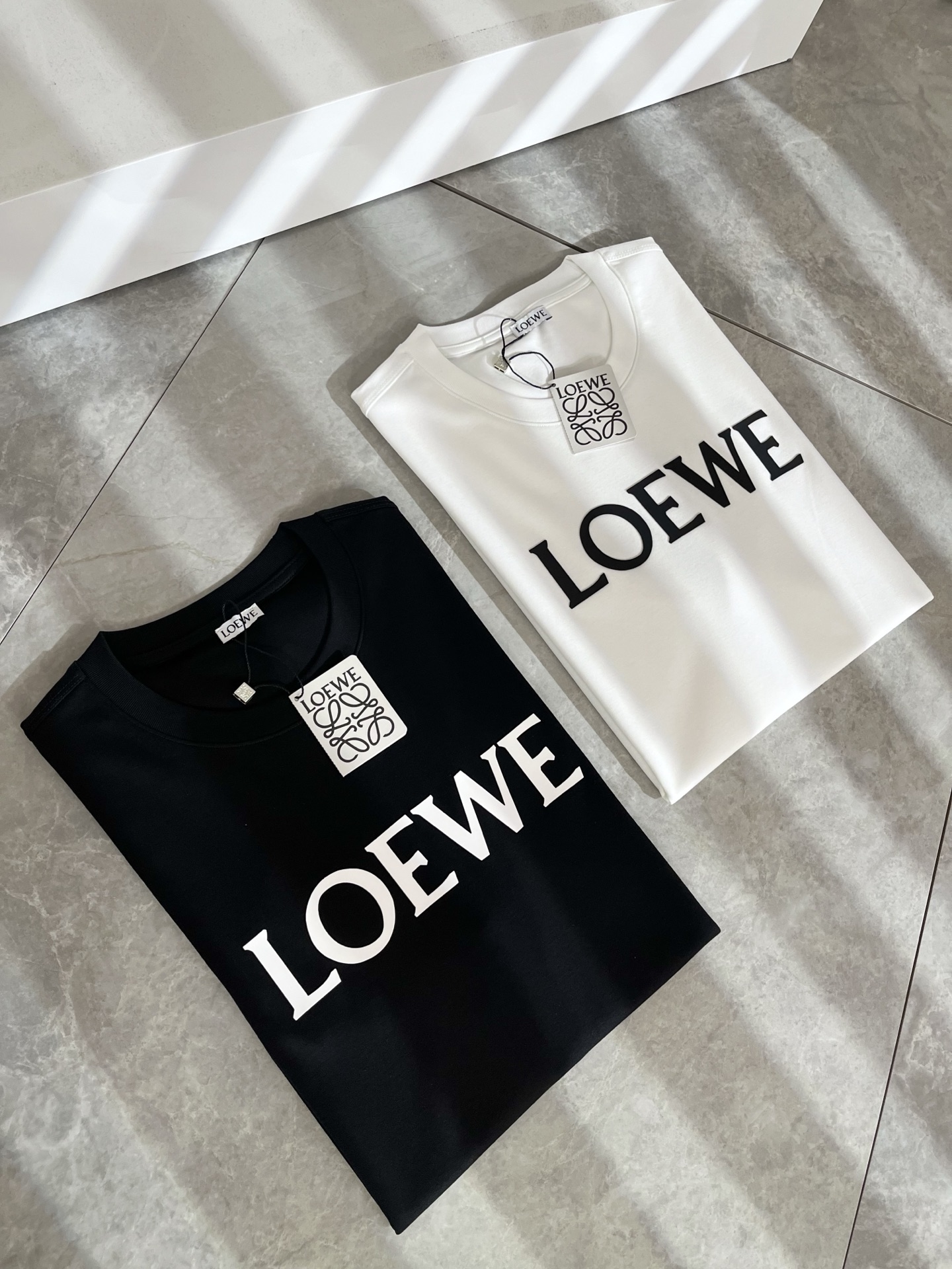  LOE*WE罗*威 2025春夏新款男女同款👫短袖T恤，意大利原厂订单渠道，极具个性高级风，标志log