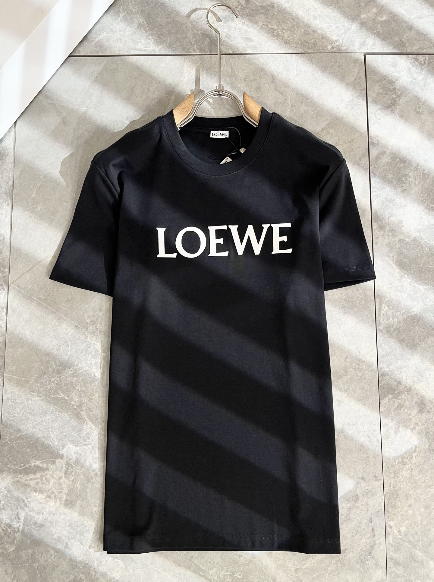  LOE*WE罗*威 2025春夏新款男女同款👫短袖T恤，意大利原厂订单渠道，极具个性高级风，标志log