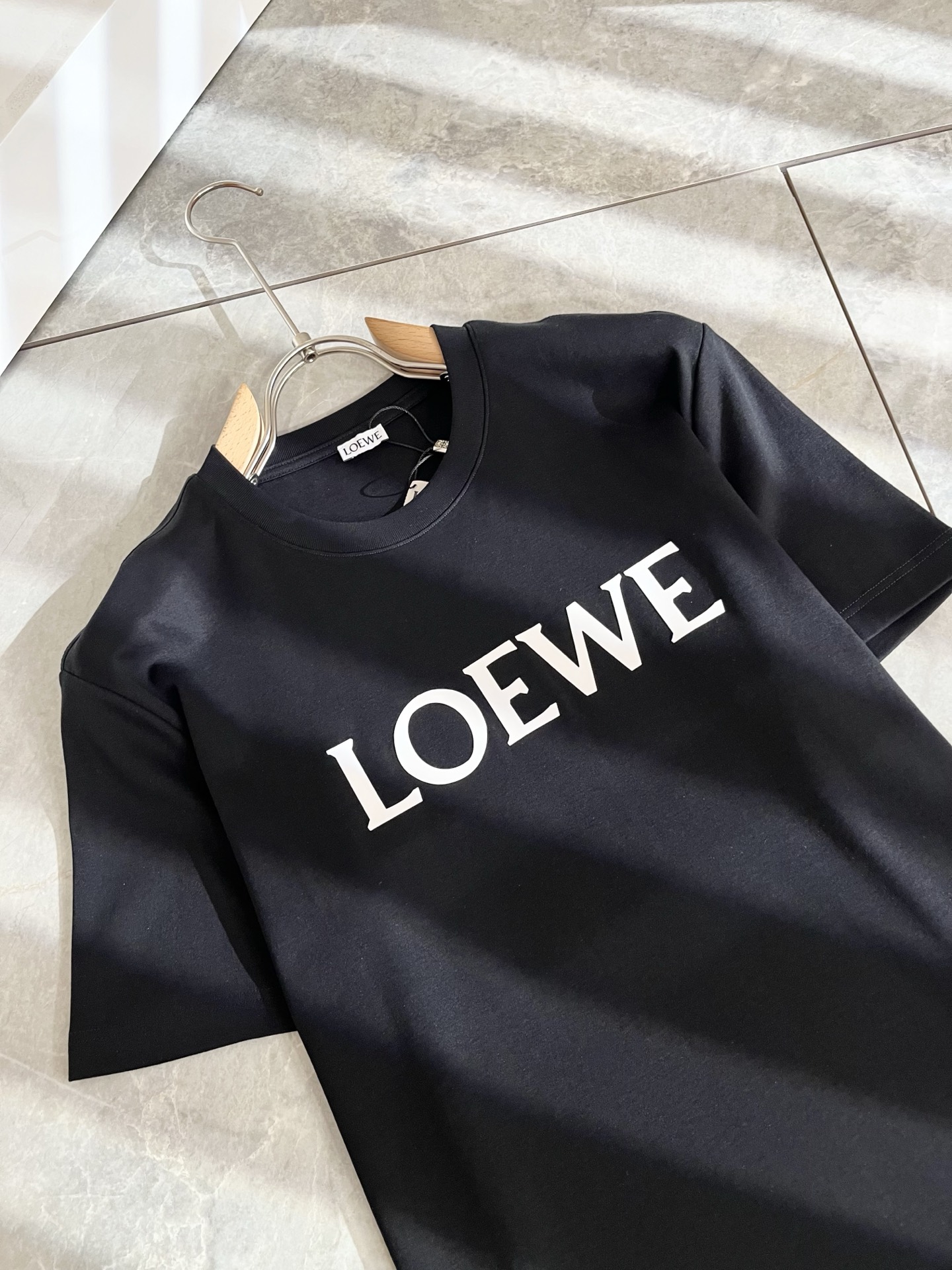  LOE*WE罗*威 2025春夏新款男女同款👫短袖T恤，意大利原厂订单渠道，极具个性高级风，标志log