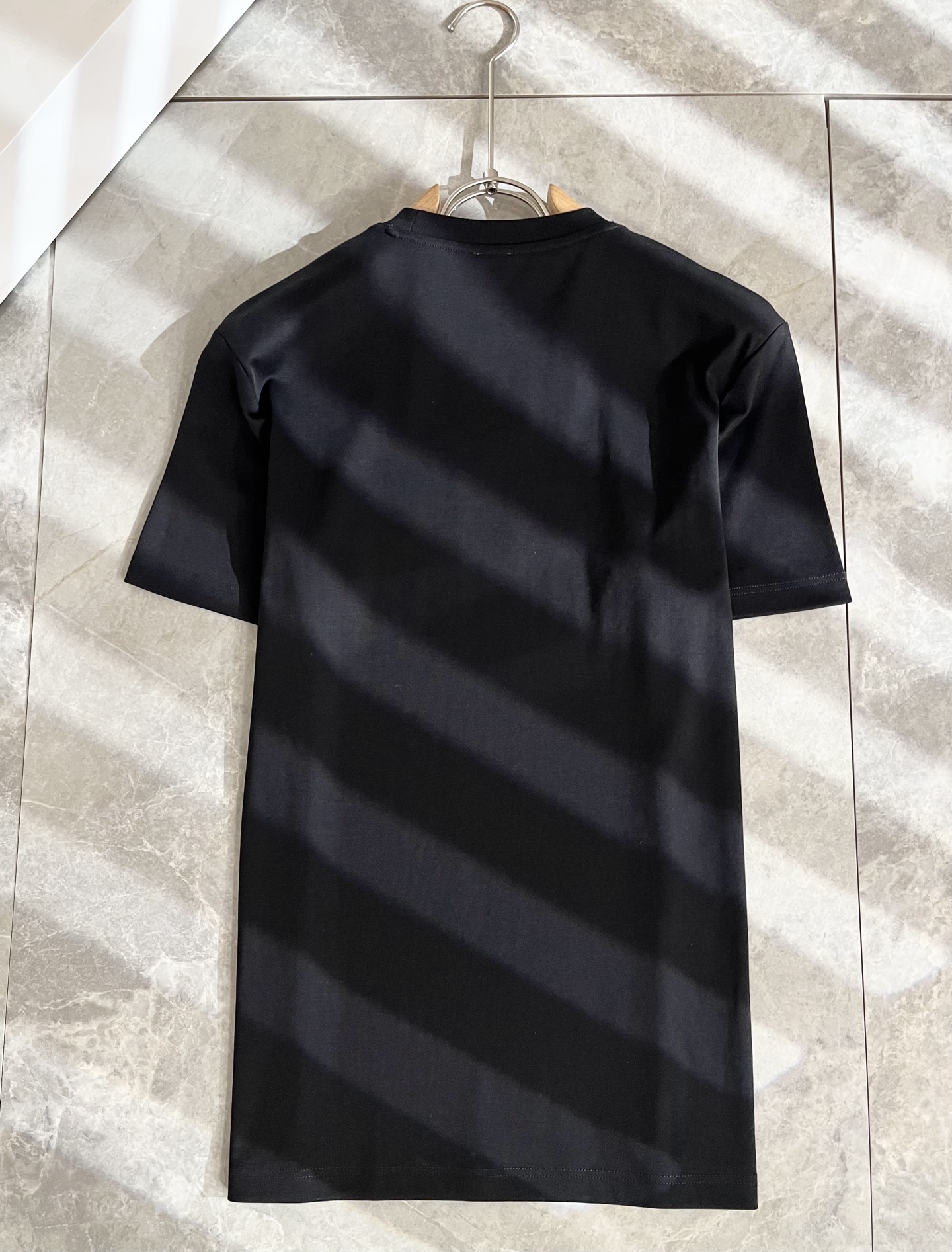  LOE*WE罗*威 2025春夏新款男女同款👫短袖T恤，意大利原厂订单渠道，极具个性高级风，标志log