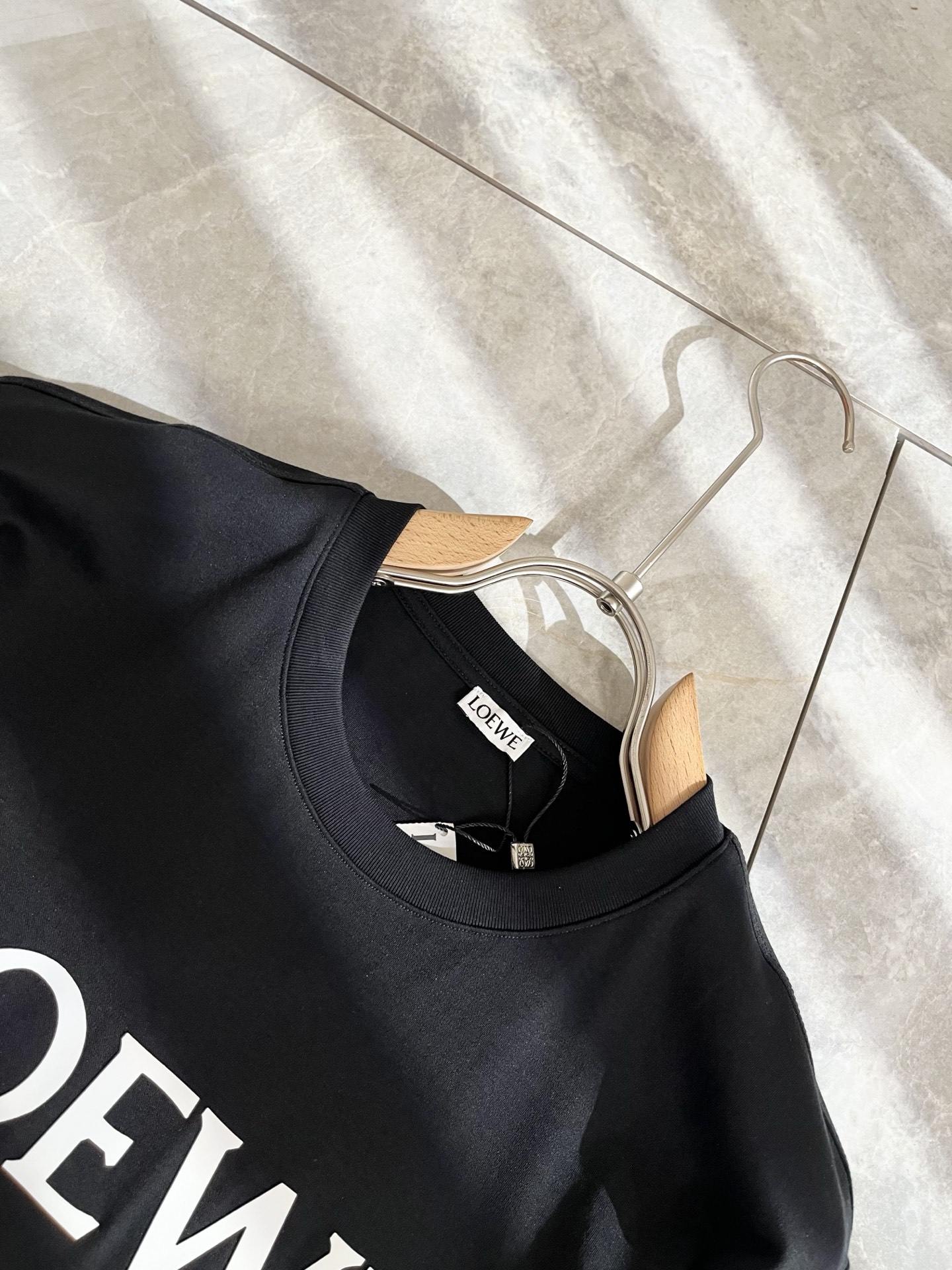  LOE*WE罗*威 2025春夏新款男女同款👫短袖T恤，意大利原厂订单渠道，极具个性高级风，标志log