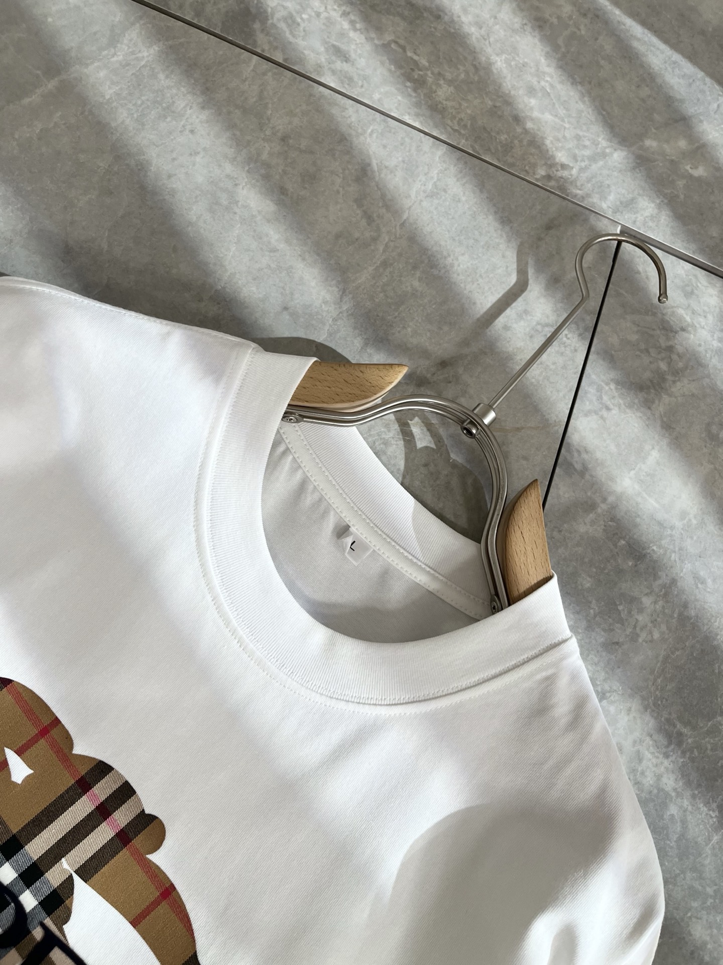   BURBER*Y巴*莉2025春夏新品男女同款👫短袖T恤，重磅来袭，最近比较火热的环保纯棉面料制作而