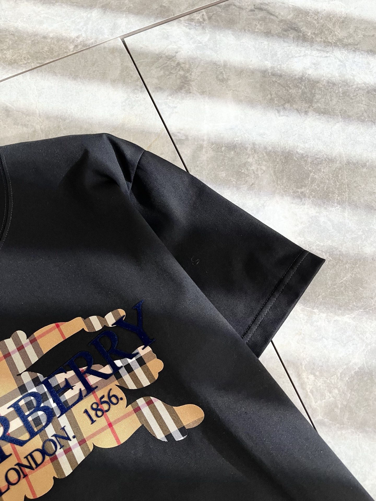   BURBER*Y巴*莉2025春夏新品男女同款👫短袖T恤，重磅来袭，最近比较火热的环保纯棉面料制作而