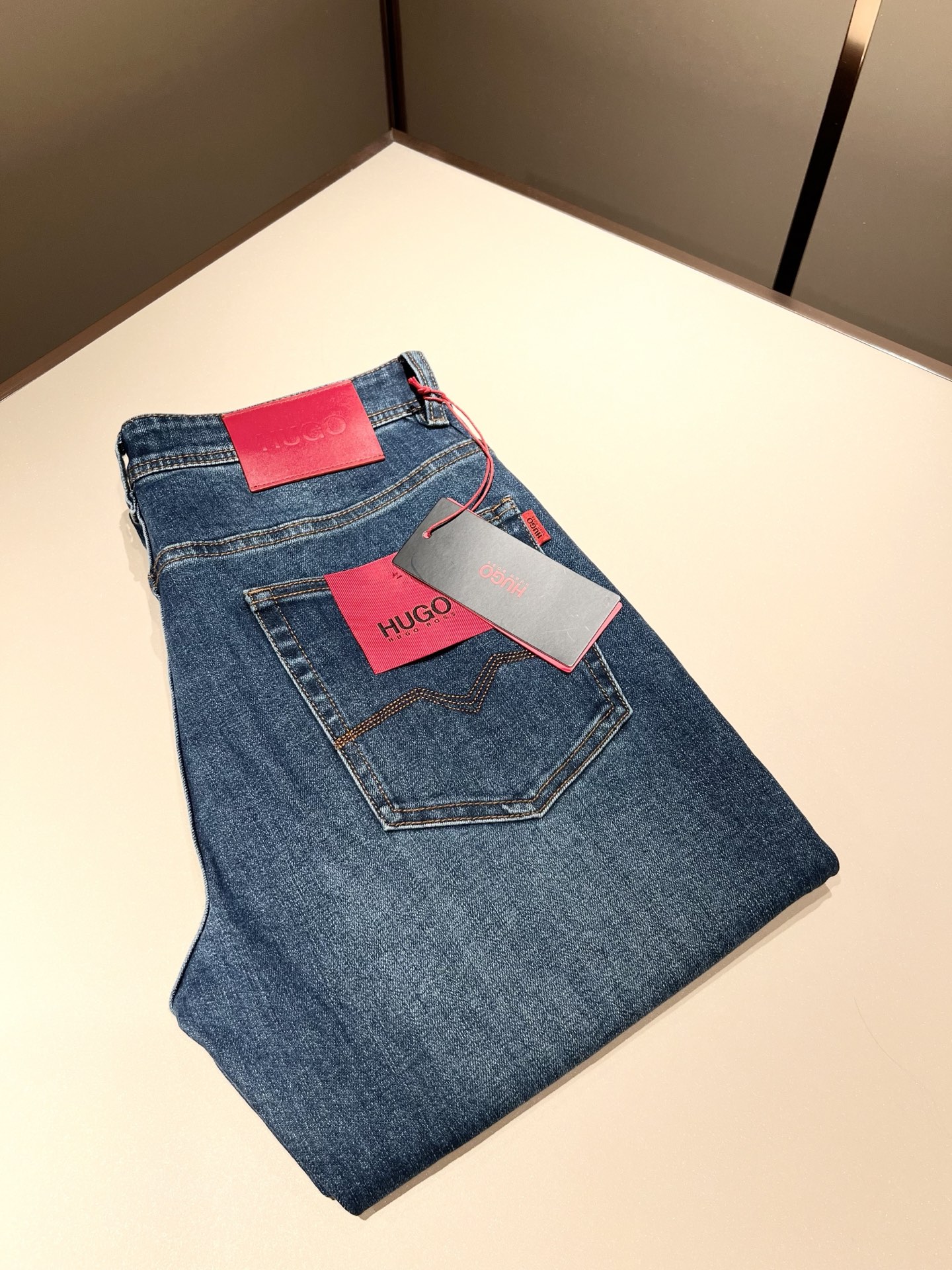 NO:510784,HUGO BOSS New 2025 Spring and Summer Products are available!  Versatile pragmatism is not sensational!  Limited editions in Hong Kong, Macao and Taiwan!  !  Three-dimensional cut linen material!  The Taiwan foreign trade company undertakes the exquisite and delicate materials seem to be patented with high quality. Customized original logo hardware design!  Not only in the material, color and style, the life philosophy behind the design just fits the dual mentality of modern people's pursuit of personal practicality and fashion aesthetics, and achieves a perfect balance between function and aesthetics. It is not only the display of fashion trends, but also the ultimate of modern aesthetics. P's vision does not limit the indispensable components of the core value of fashion brands, another alternative to mature styles, size M-4XL, alexander wang19860909HUGO BOSS 雨果博斯 2025春夏新品发售！百搭实用主义不哗众取宠！港澳台地区限定款！！立体裁剪亚麻材质！台湾外贸公司承接、材质精致细腻似乎是专利品质上乘 定制原版logo五金设计！不仅在材料、颜色与款式工夫,设计背后的生活哲学正巧契合现代人追求切身实用与流行美观的双重心态,在机能与美学之间取得完美平衡,不但是时尚潮流的展现,更是现代美学的极致.P的视野并没有局限时尚品牌核心价值中不可或缺的组成部分、的另一种选择替代风格成熟、尺码M-4XL,,alexander wang,Men's clothing