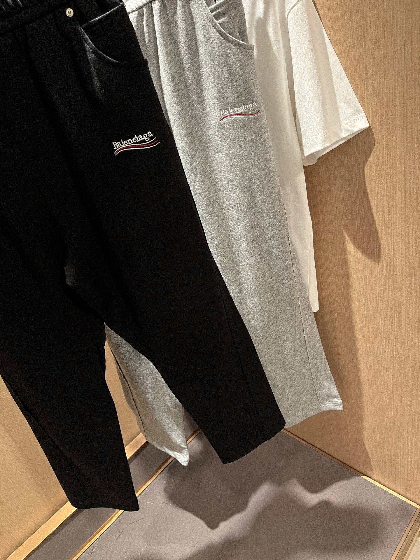  BALENCIA*巴黎*家 2025秋冬新款休闲裤，巴黎世家 刺绣字母logo图案设计！新款现货 YB